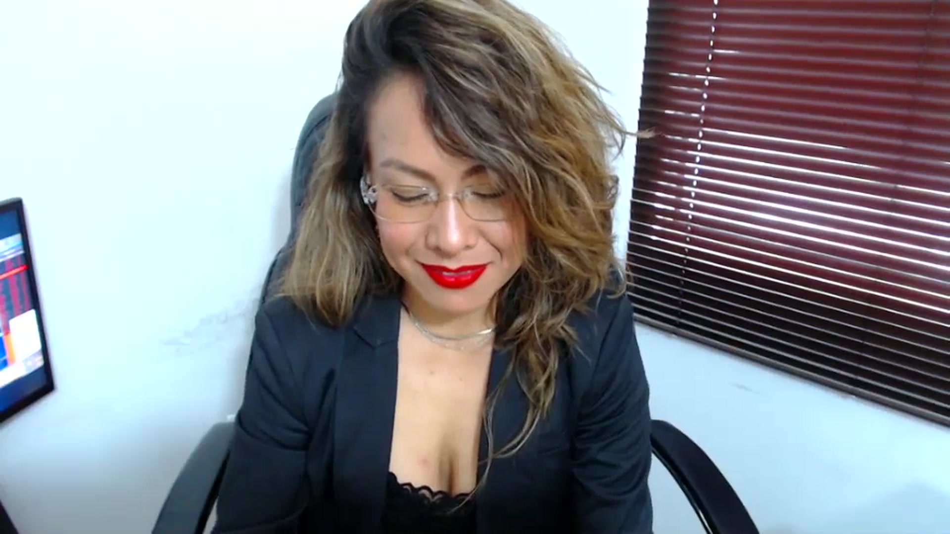 Gallery image thumbnail from office_secret's myfreecams stream on, 09/19/2023, 18:44 image 5 of 20