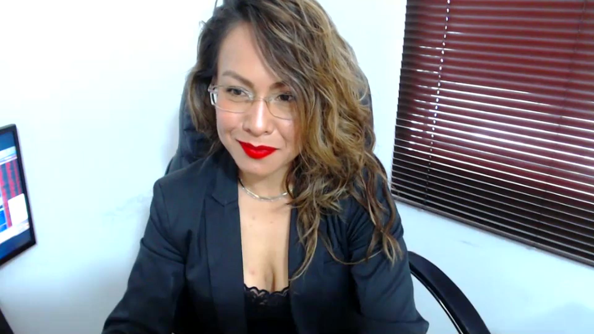 Gallery image thumbnail from office_secret's myfreecams stream on, 09/19/2023, 18:44 image 4 of 20