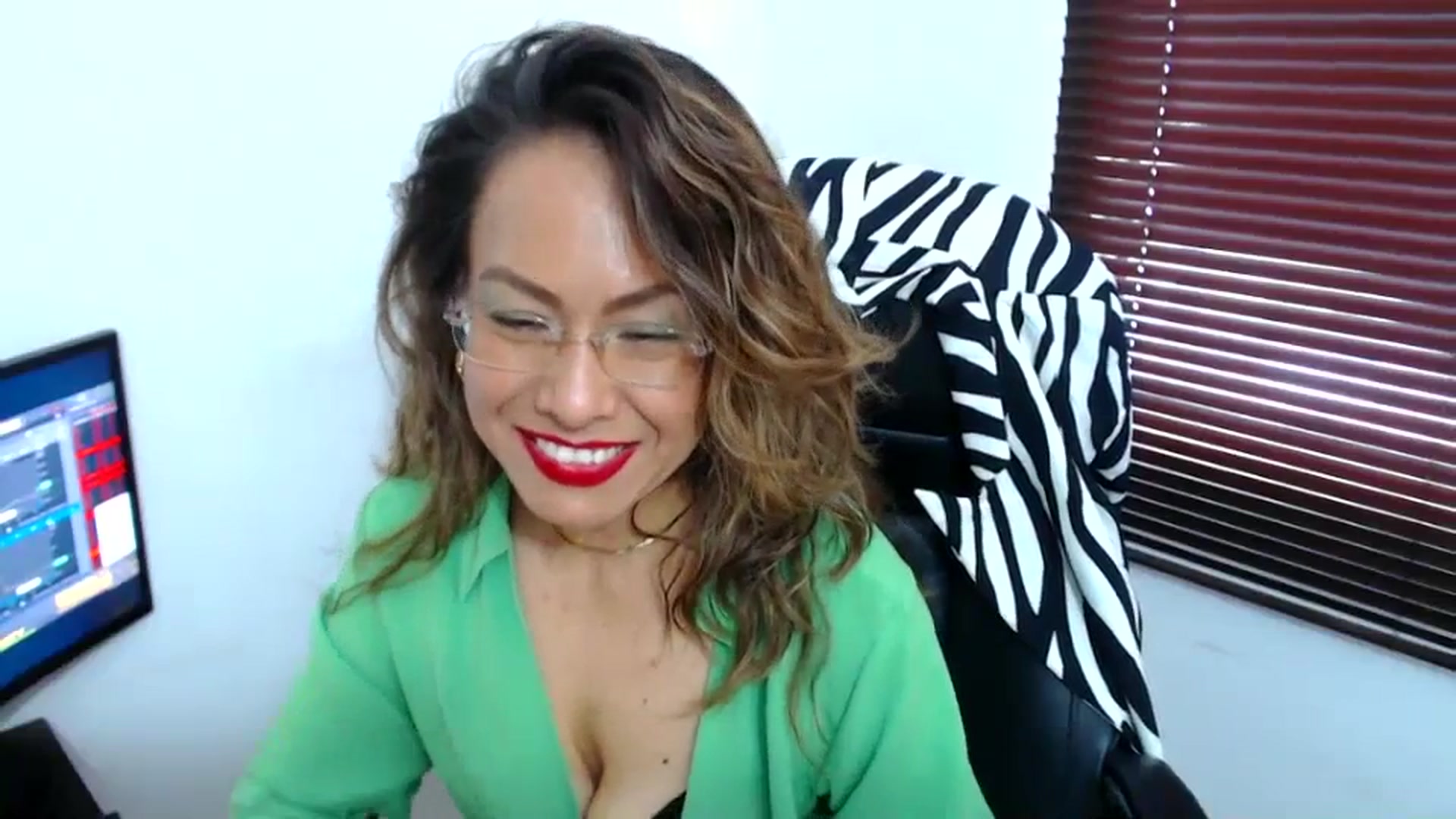 Gallery image thumbnail from office_secret's myfreecams stream on, 09/22/2023, 18:53 image 9 of 20