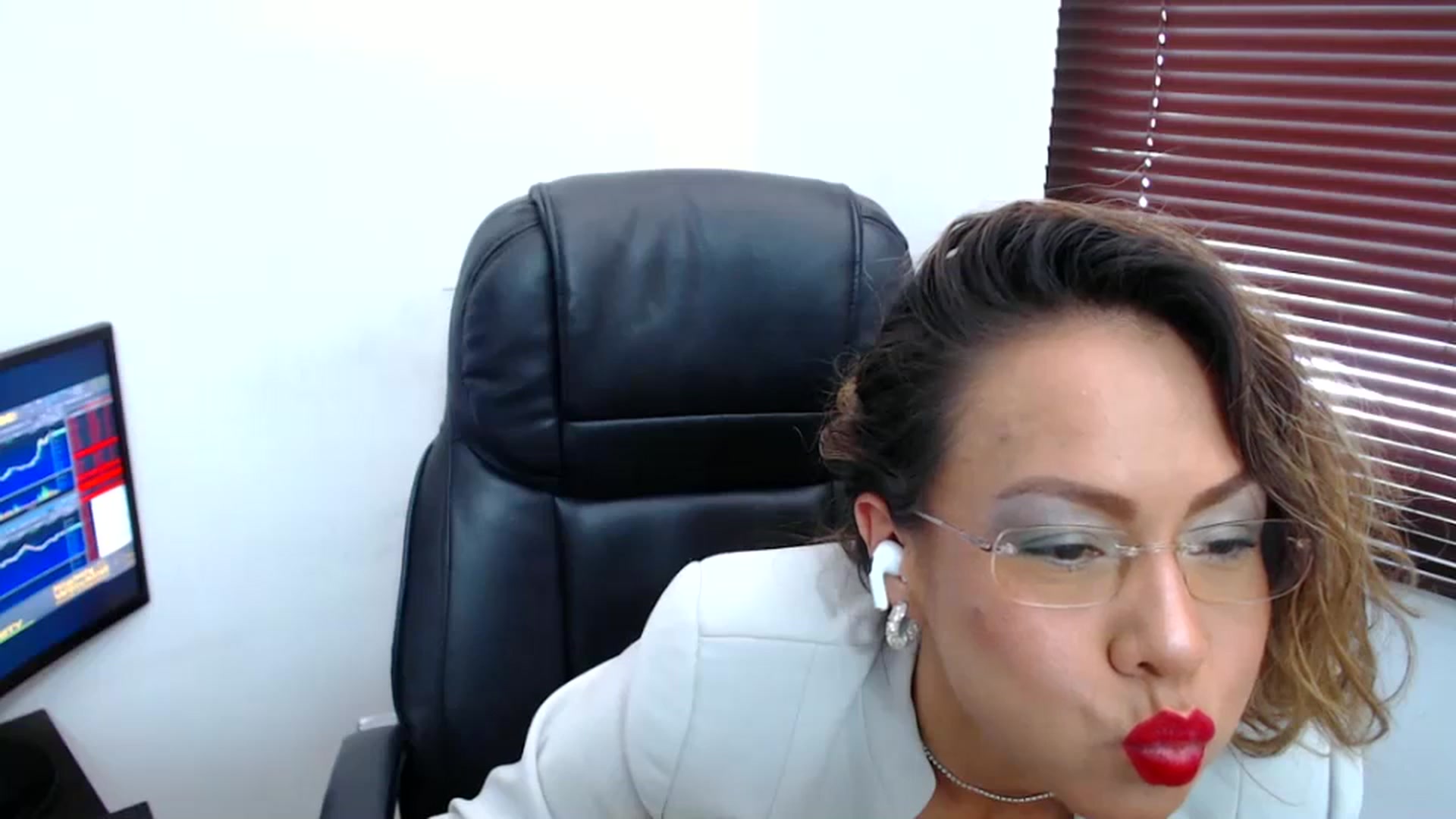 Gallery image thumbnail from office_secret's myfreecams stream on, 09/26/2023, 16:56 image 9 of 20