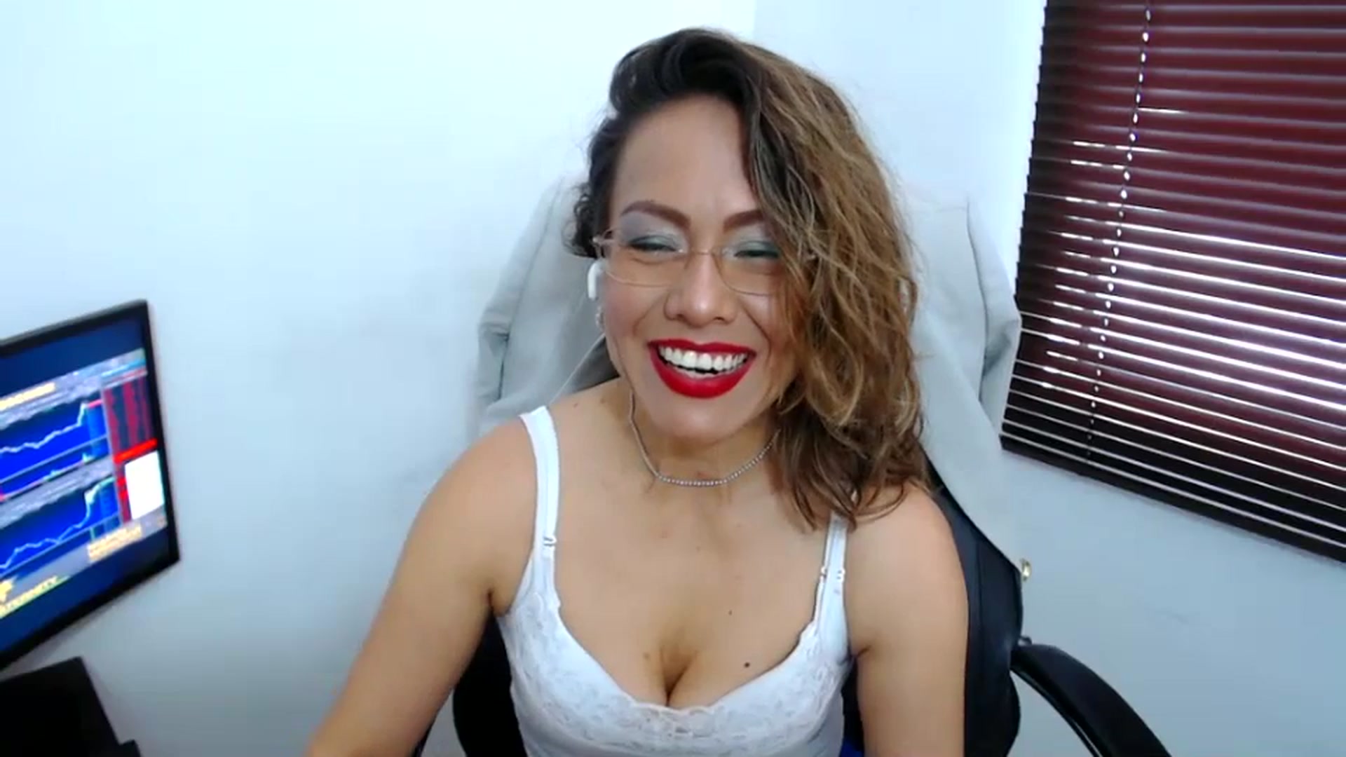 Gallery image thumbnail from office_secret's myfreecams stream on, 09/26/2023, 17:51 image 5 of 20