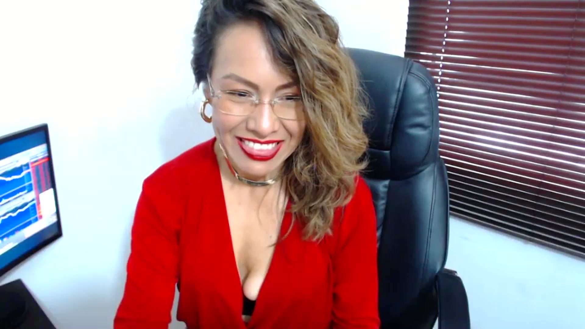 Gallery image thumbnail from office_secret's myfreecams stream on, 09/28/2023, 18:38 image 18 of 20
