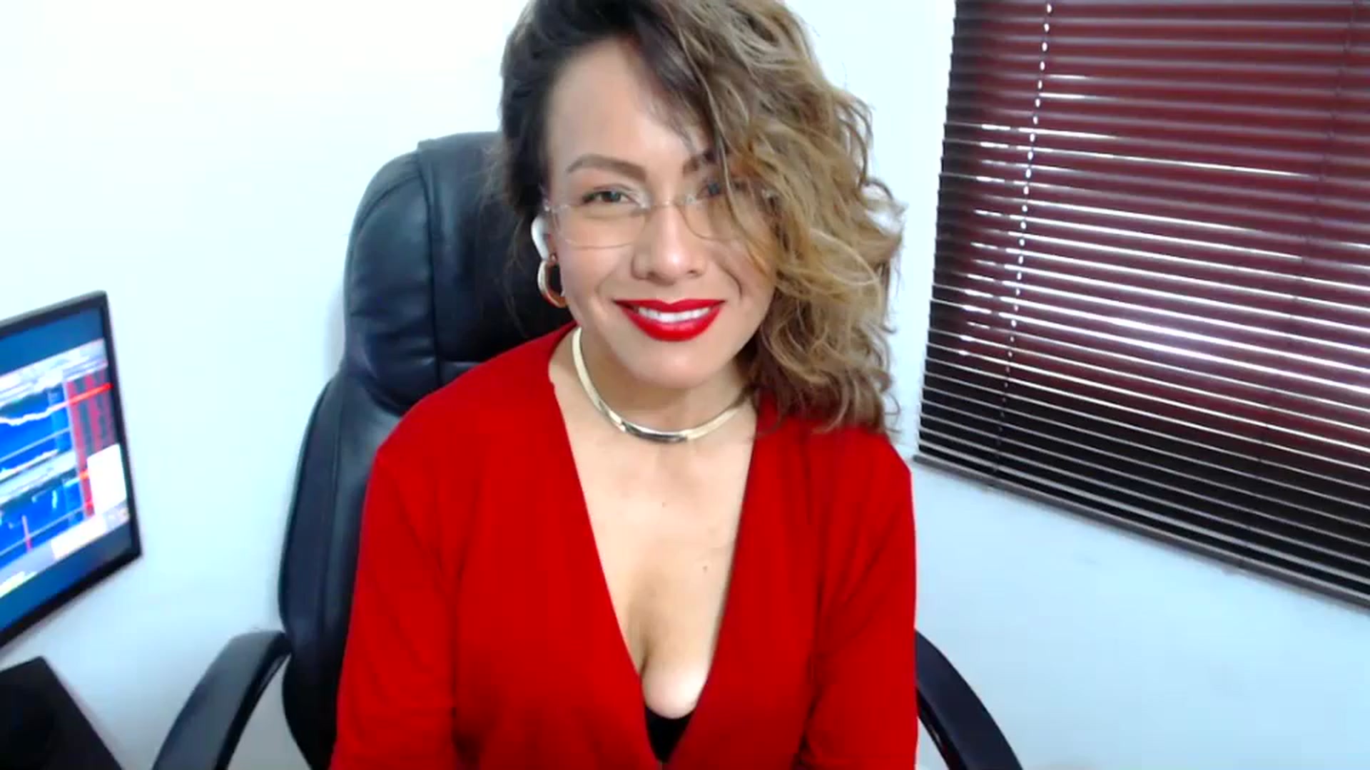 Gallery image thumbnail from office_secret's myfreecams stream on, 09/28/2023, 18:38 image 17 of 20