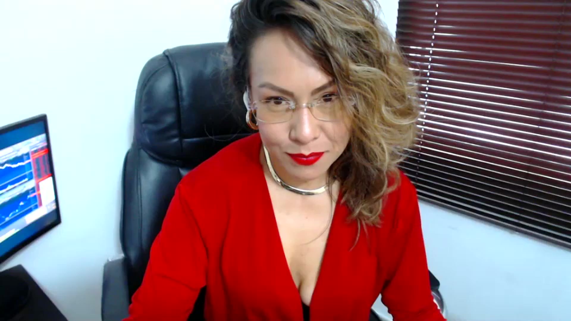Gallery image thumbnail from office_secret's myfreecams stream on, 09/28/2023, 18:38 image 13 of 20