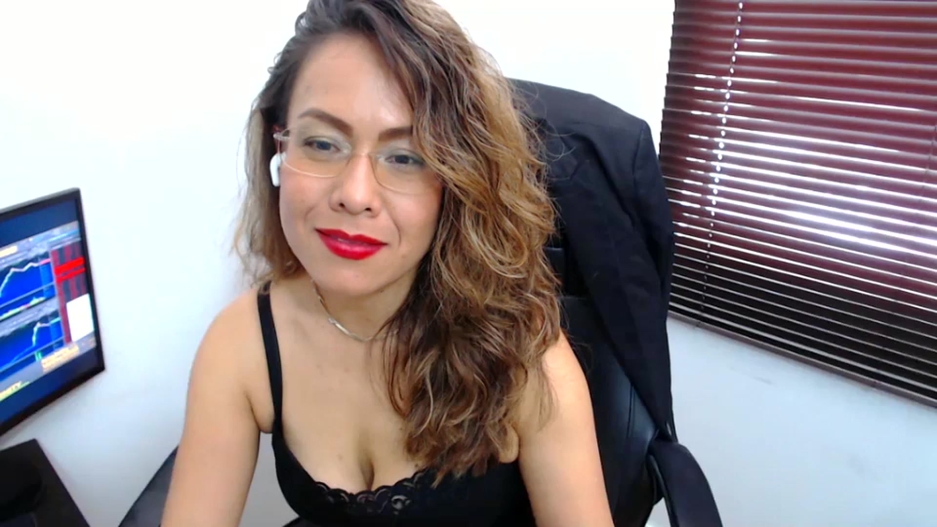 Gallery image thumbnail from office_secret's myfreecams stream on, 09/29/2023, 19:04 image 19 of 20