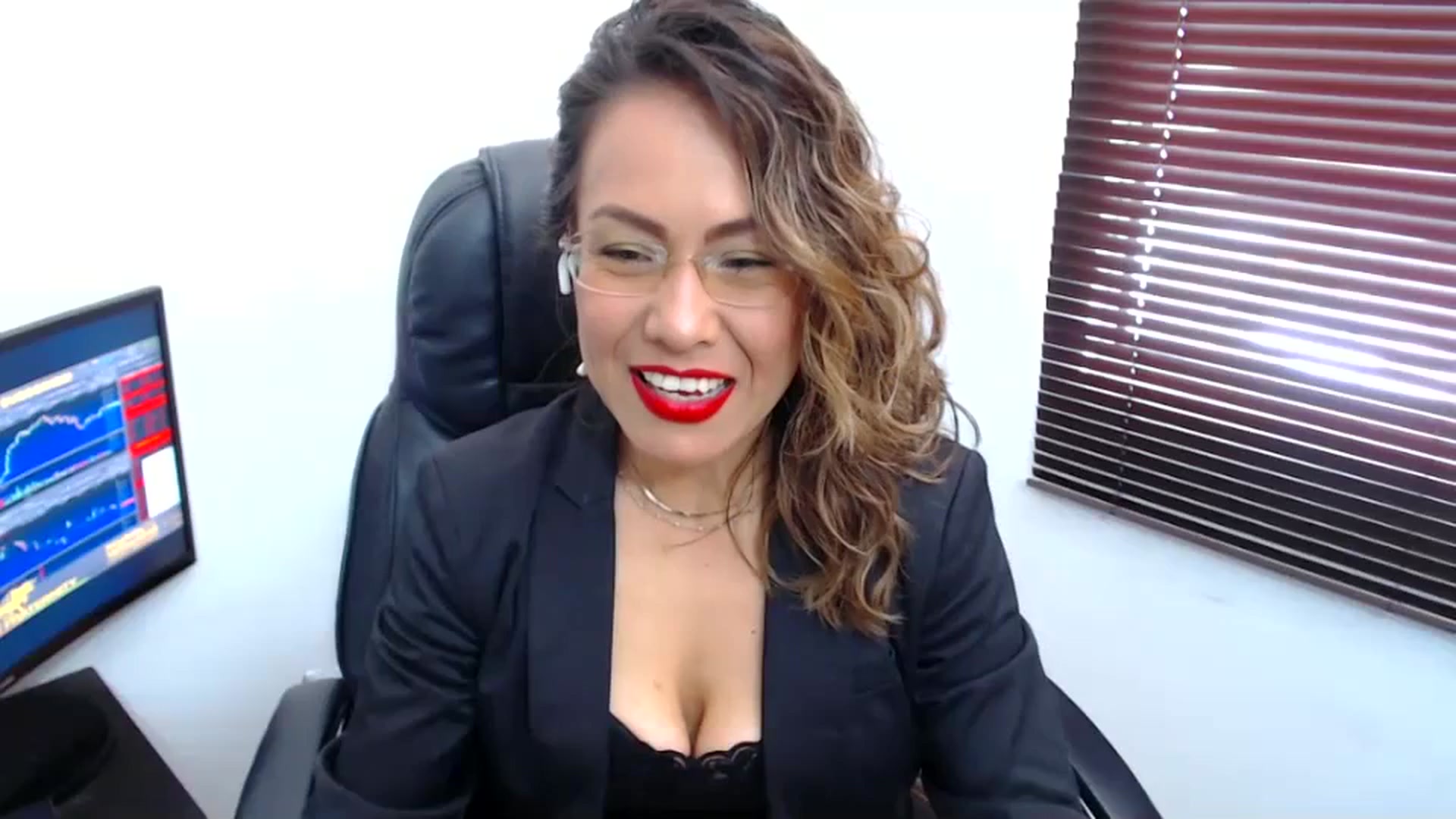 Gallery image thumbnail from office_secret's myfreecams stream on, 09/29/2023, 19:04 image 1 of 20