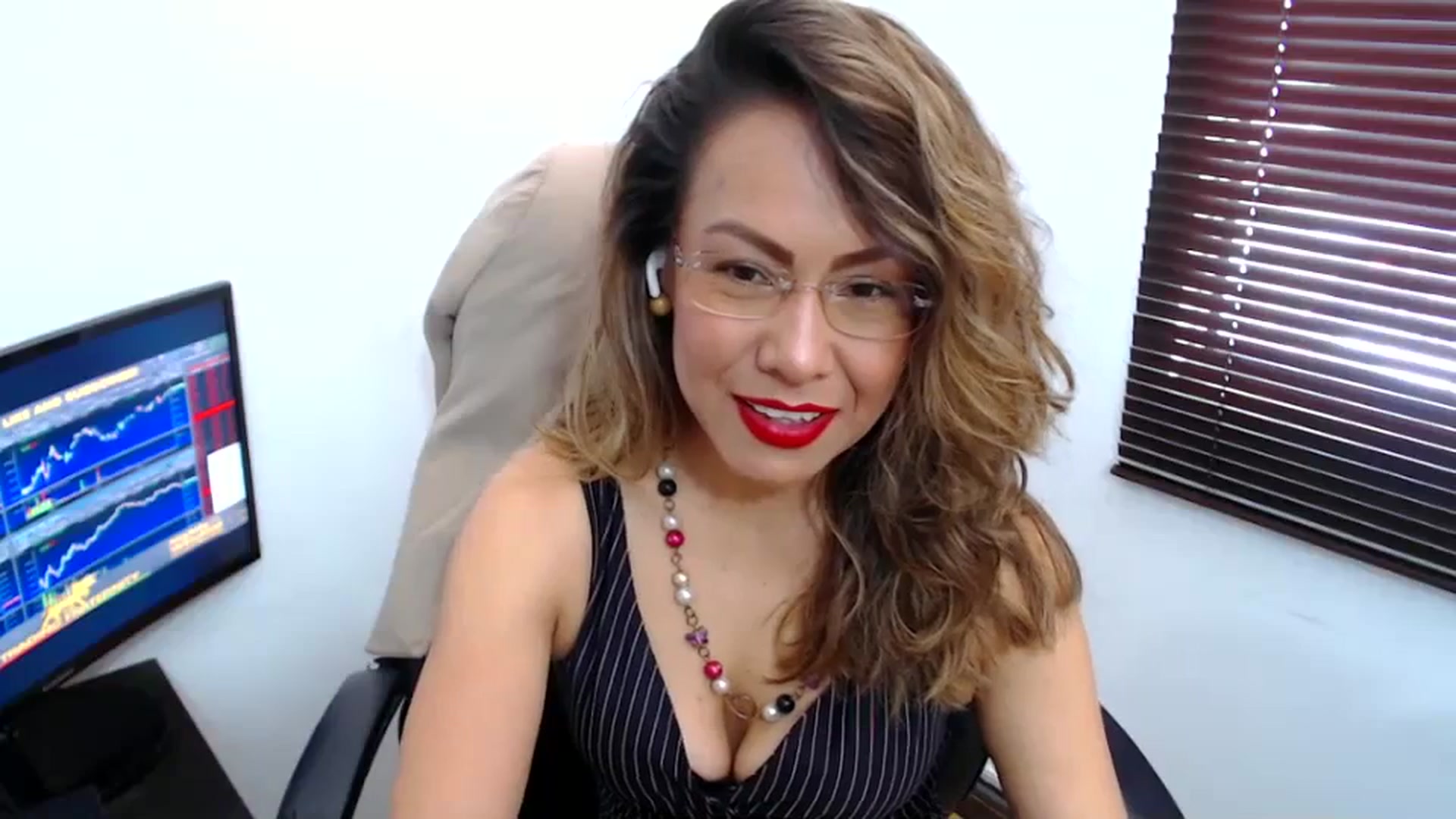 Gallery image thumbnail from office_secret's myfreecams stream on, 10/02/2023, 17:30 image 13 of 20