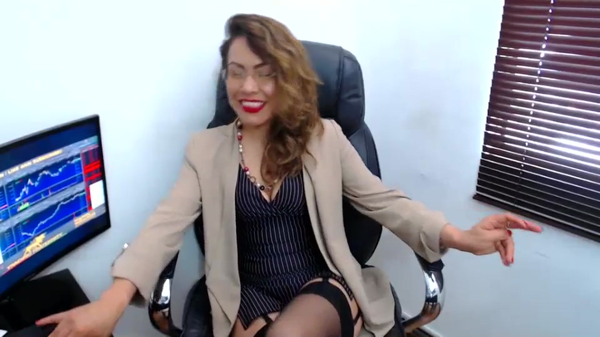 Gallery image thumbnail from office_secret's myfreecams stream on, 10/02/2023, 17:30 image 4 of 20