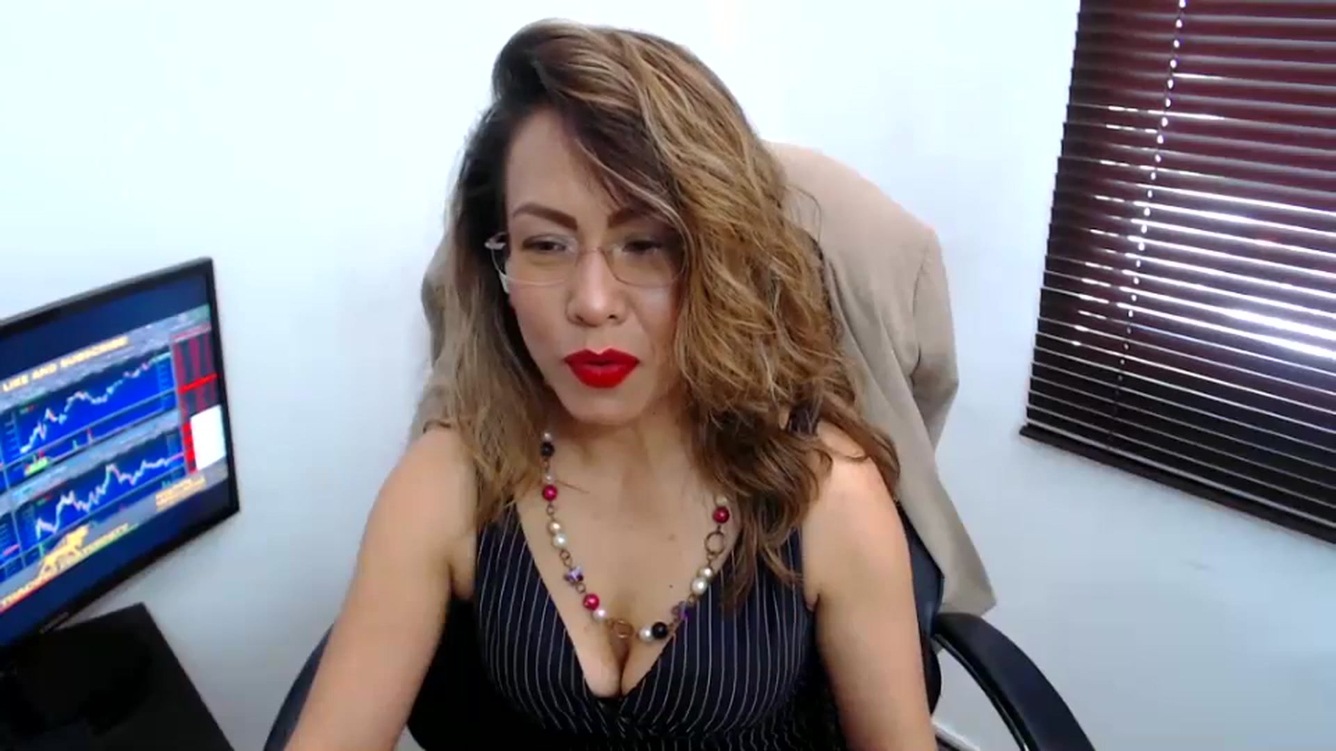 Gallery image thumbnail from office_secret's myfreecams stream on, 10/02/2023, 17:30 image 14 of 20