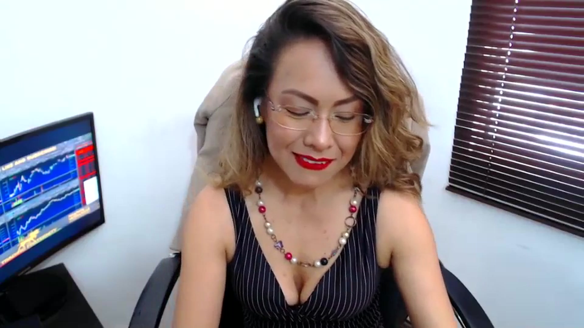 Gallery image thumbnail from office_secret's myfreecams stream on, 10/02/2023, 17:30 image 9 of 20