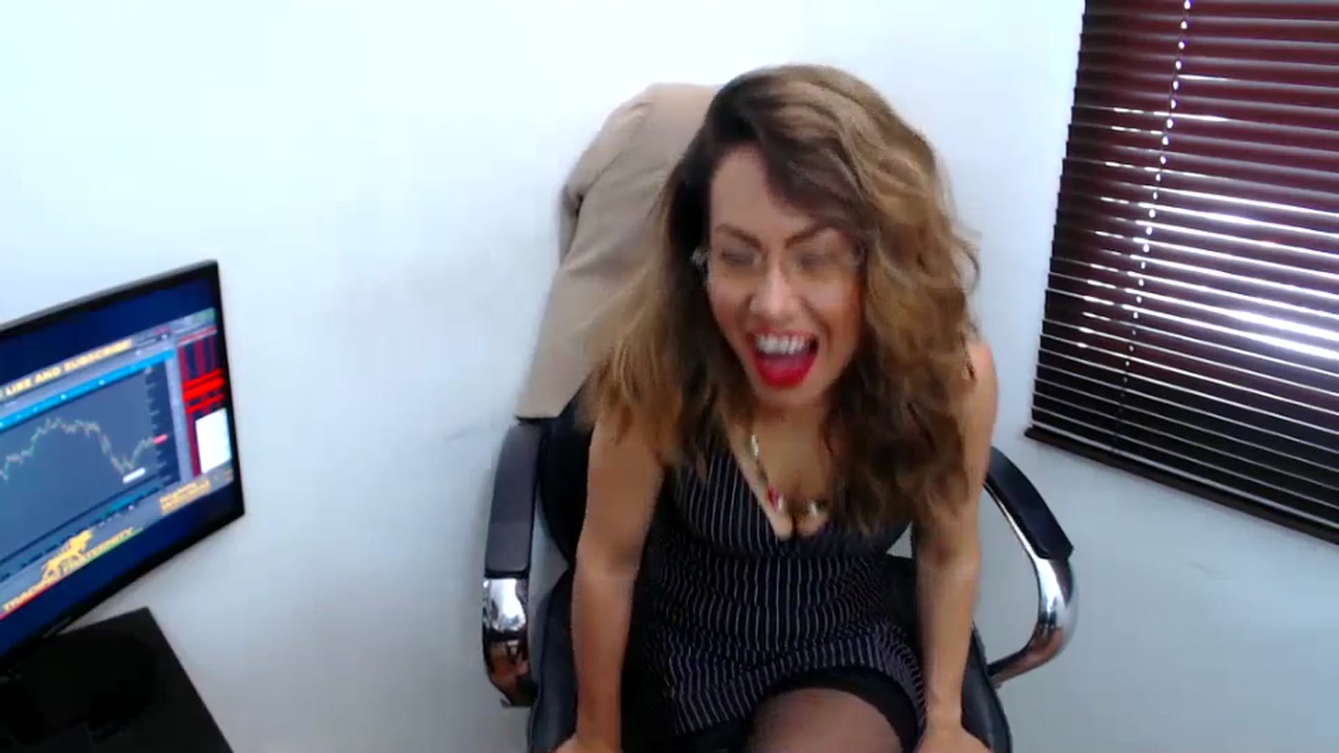 Gallery image thumbnail from office_secret's myfreecams stream on, 10/02/2023, 17:30 image 17 of 20