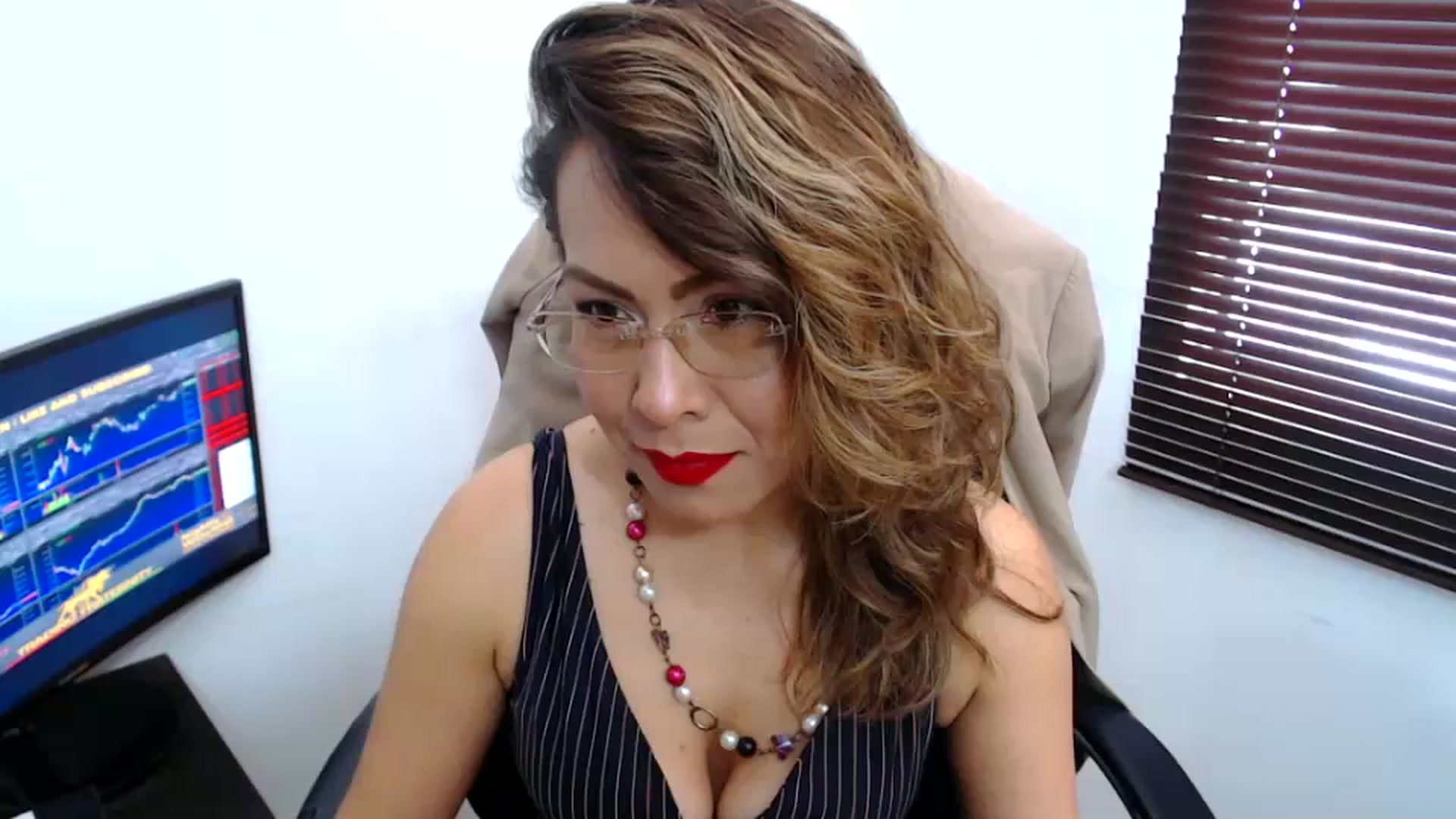Gallery image thumbnail from office_secret's myfreecams stream on, 10/02/2023, 17:30 image 7 of 20