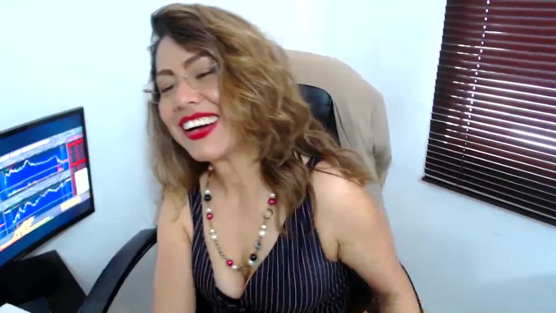 Gallery image thumbnail from office_secret's myfreecams stream on, 10/02/2023, 19:09 image 12 of 20
