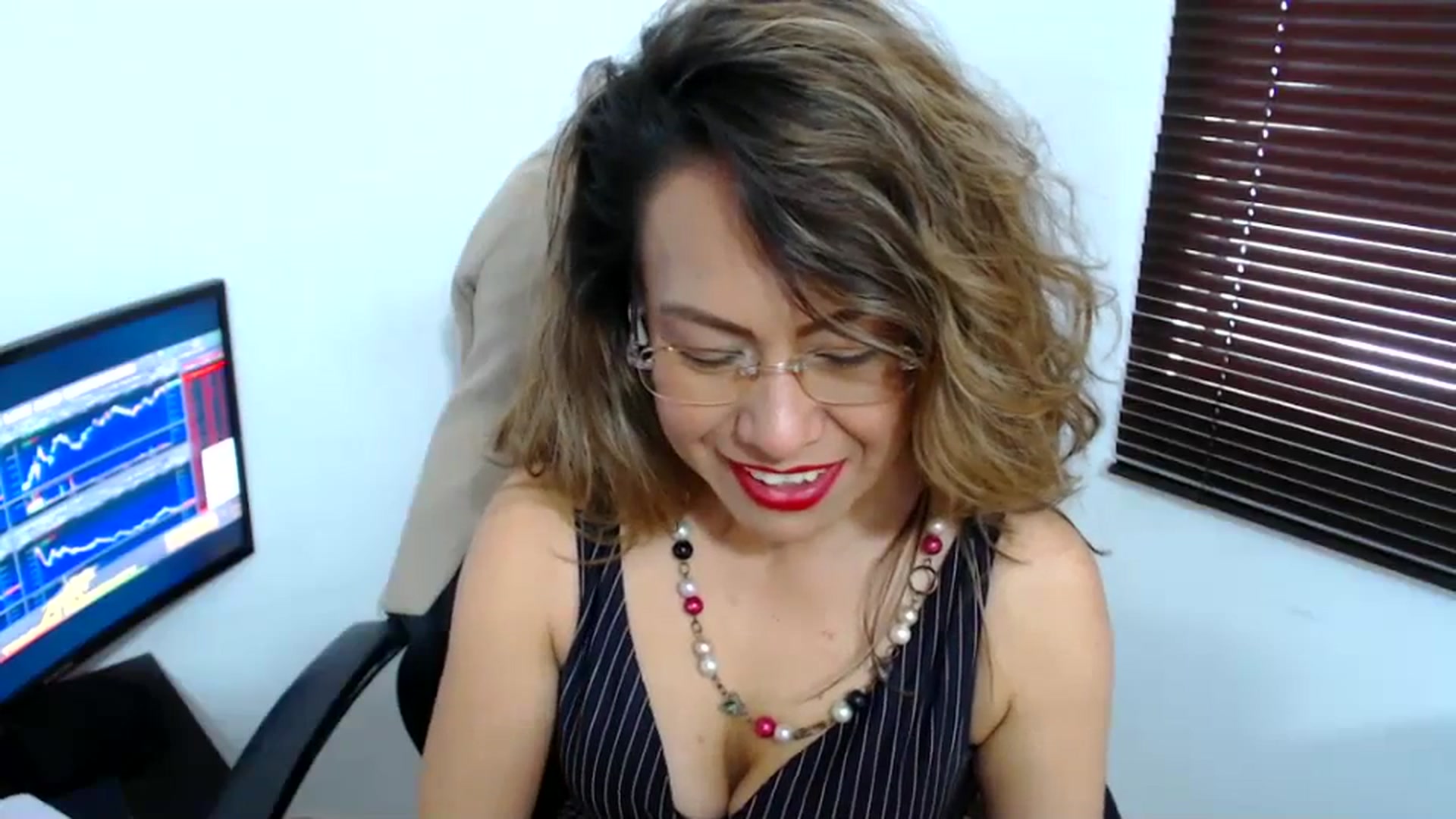 Gallery image thumbnail from office_secret's myfreecams stream on, 10/02/2023, 19:09 image 17 of 20