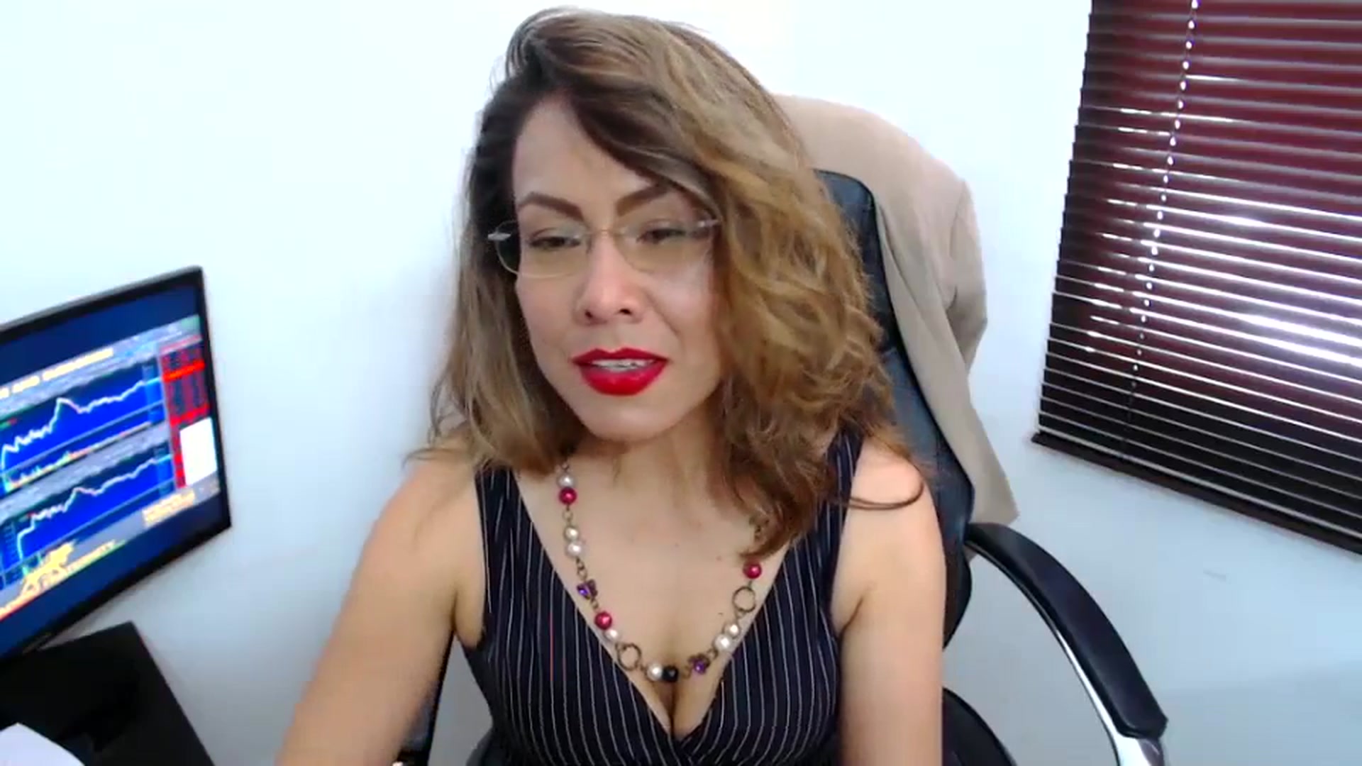 Gallery image thumbnail from office_secret's myfreecams stream on, 10/02/2023, 19:09 image 4 of 20