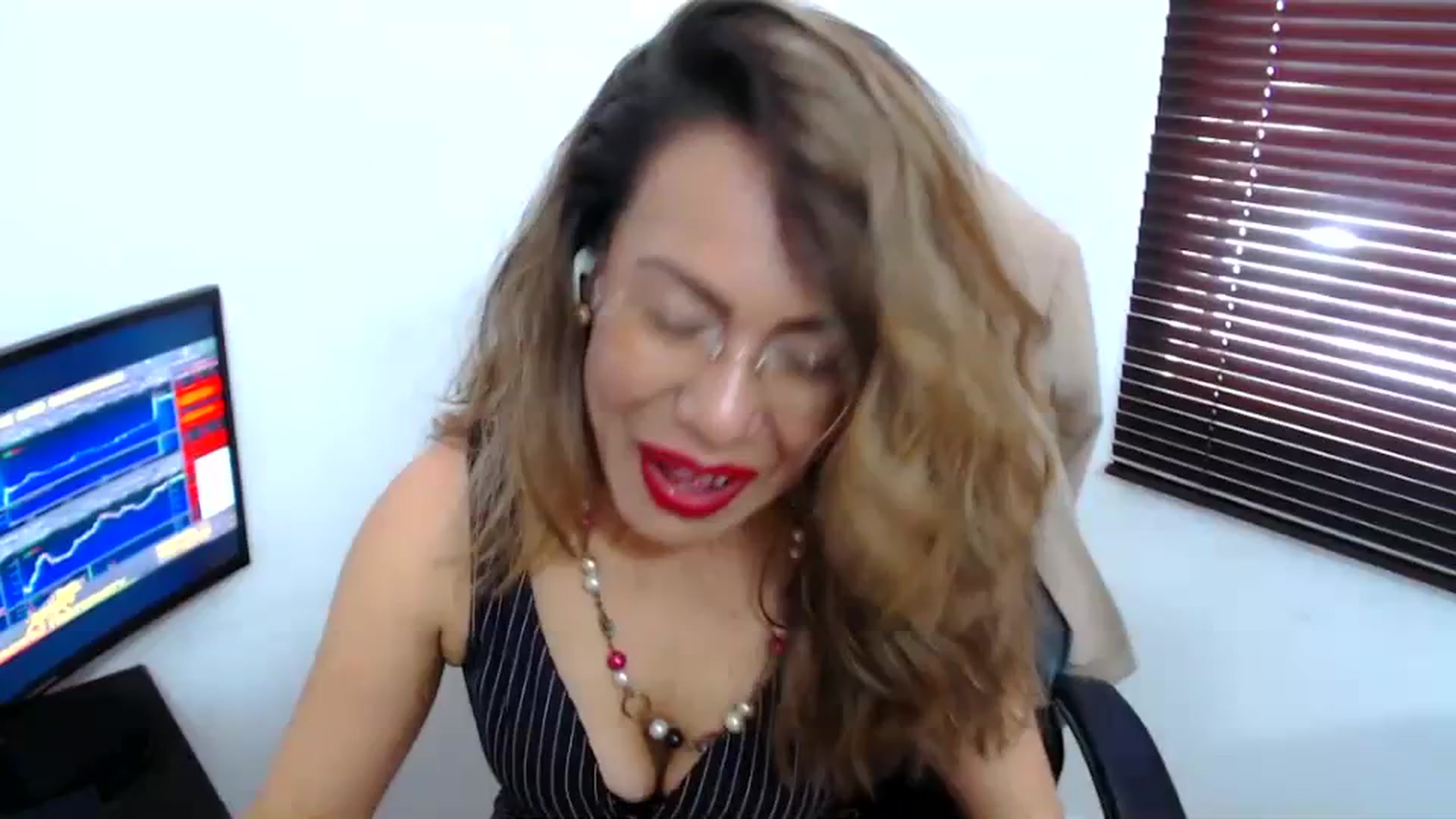 Gallery image thumbnail from office_secret's myfreecams stream on, 10/02/2023, 19:09 image 1 of 20
