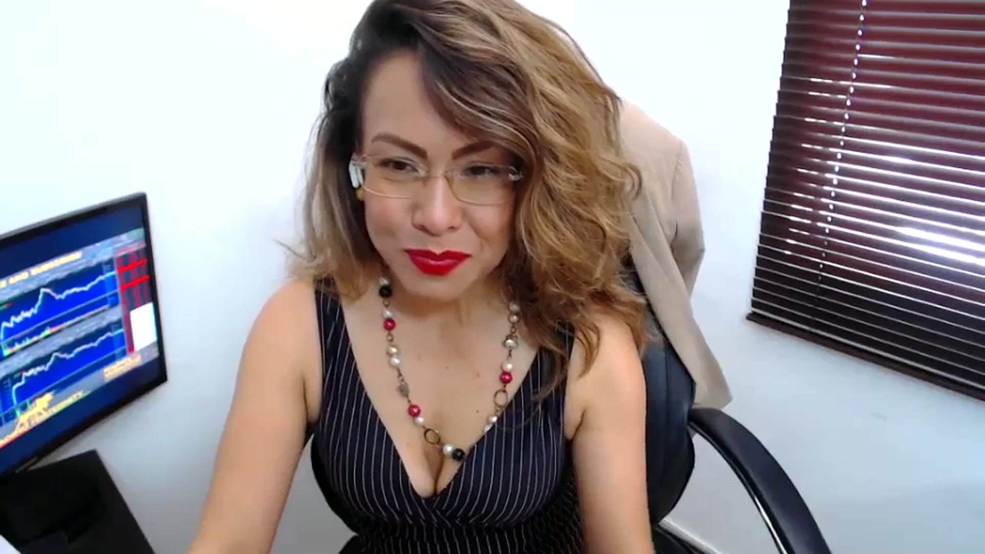 Gallery image thumbnail from office_secret's myfreecams stream on, 10/02/2023, 19:09 image 5 of 20