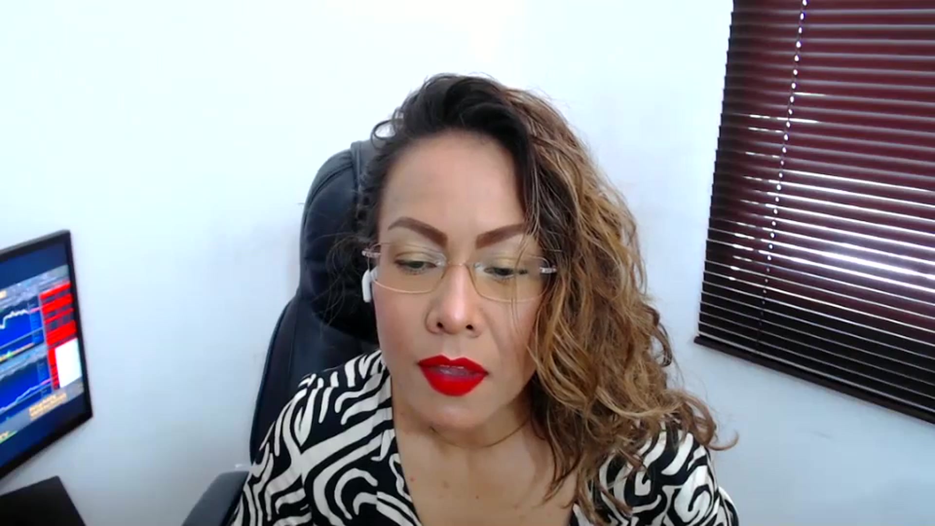 Gallery image thumbnail from office_secret's myfreecams stream on, 10/03/2023, 17:02 image 15 of 20