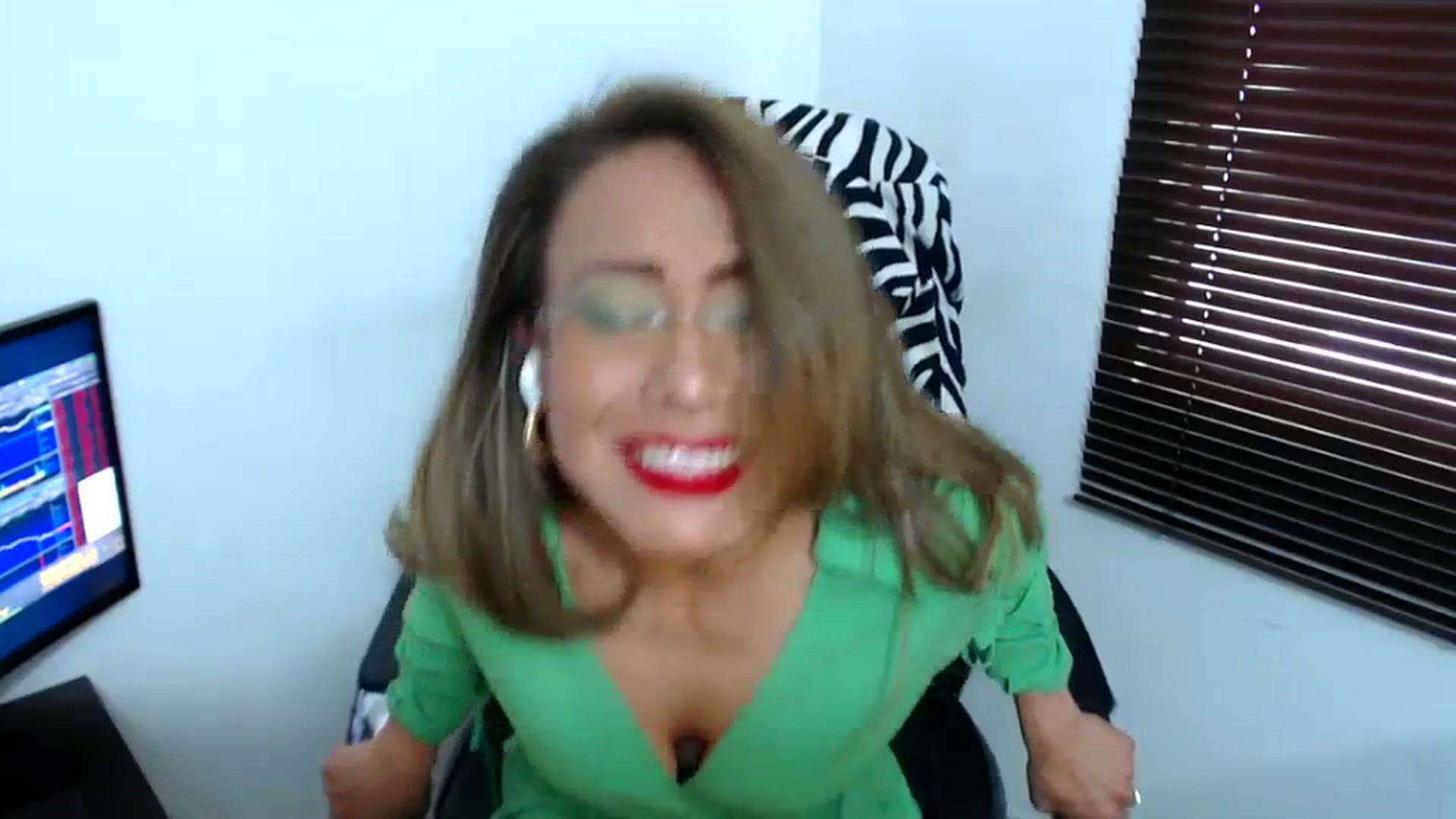 Gallery image thumbnail from office_secret's myfreecams stream on, 10/06/2023, 19:14 image 10 of 20
