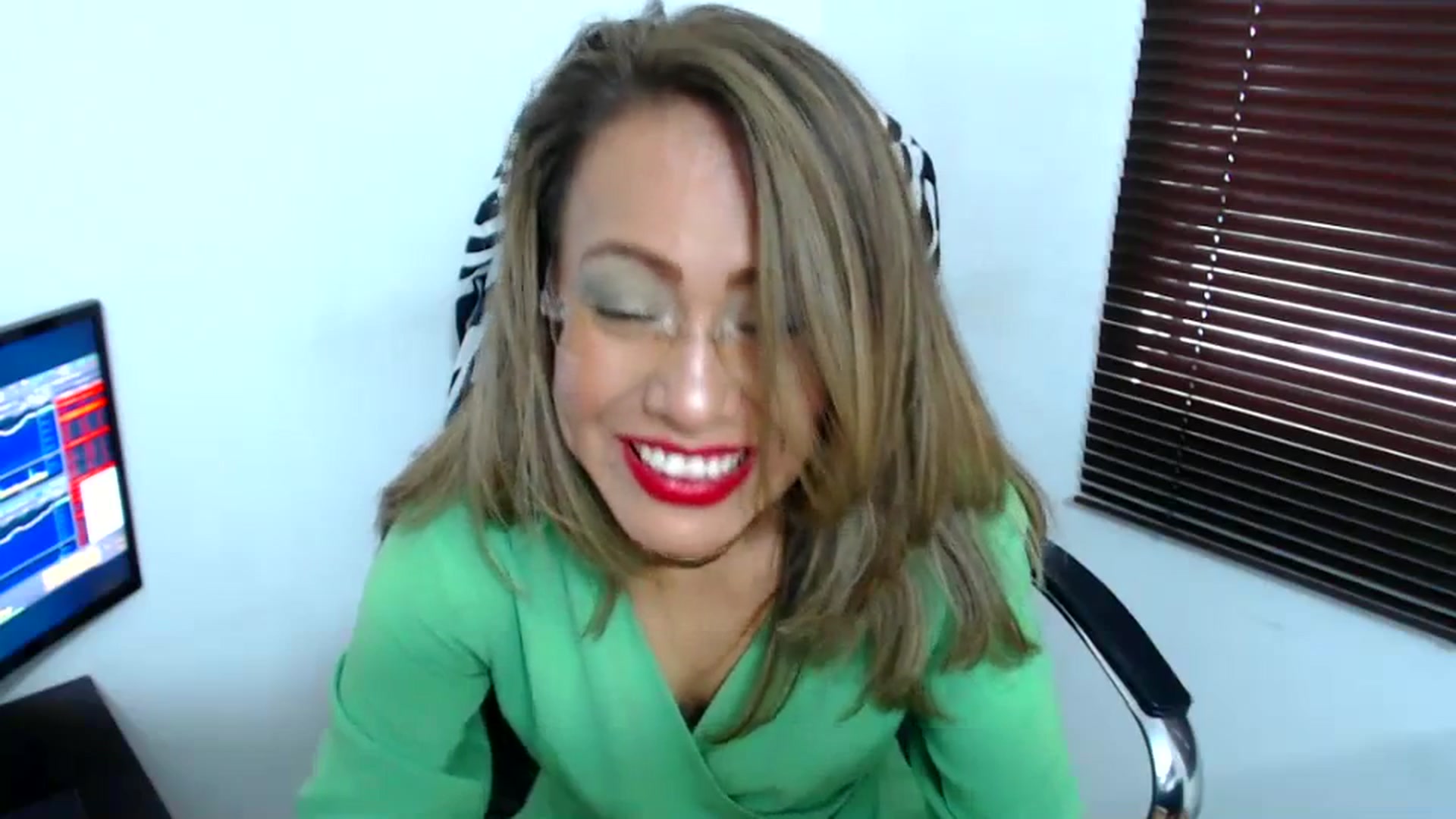Gallery image thumbnail from office_secret's myfreecams stream on, 10/06/2023, 19:14 image 16 of 20