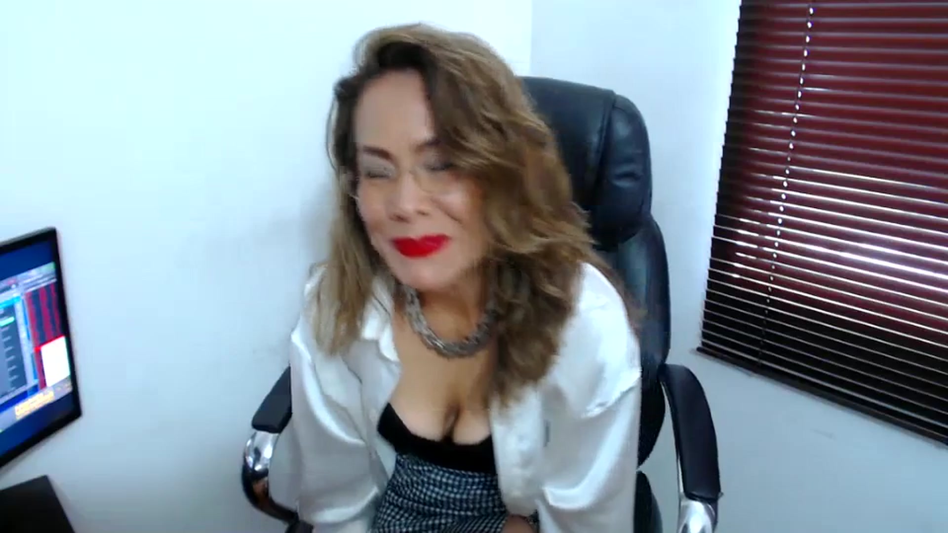 Gallery image thumbnail from office_secret's myfreecams stream on, 10/09/2023, 18:34 image 11 of 20