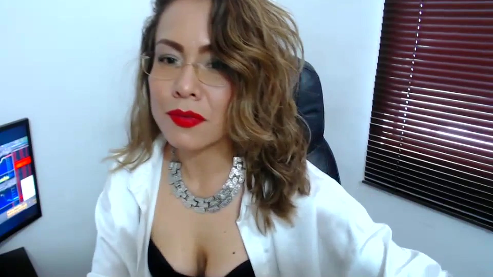 Gallery image thumbnail from office_secret's myfreecams stream on, 10/09/2023, 18:34 image 17 of 20