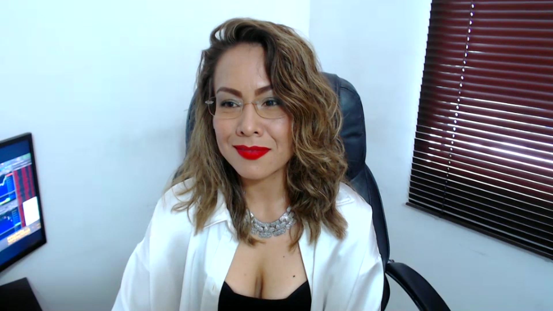 Gallery image thumbnail from office_secret's myfreecams stream on, 10/09/2023, 18:34 image 7 of 20
