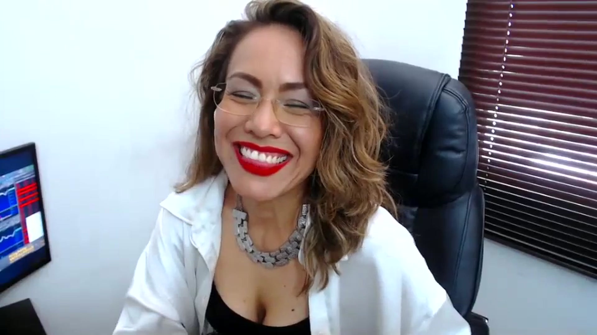 Gallery image thumbnail from office_secret's myfreecams stream on, 10/09/2023, 19:07 image 6 of 20