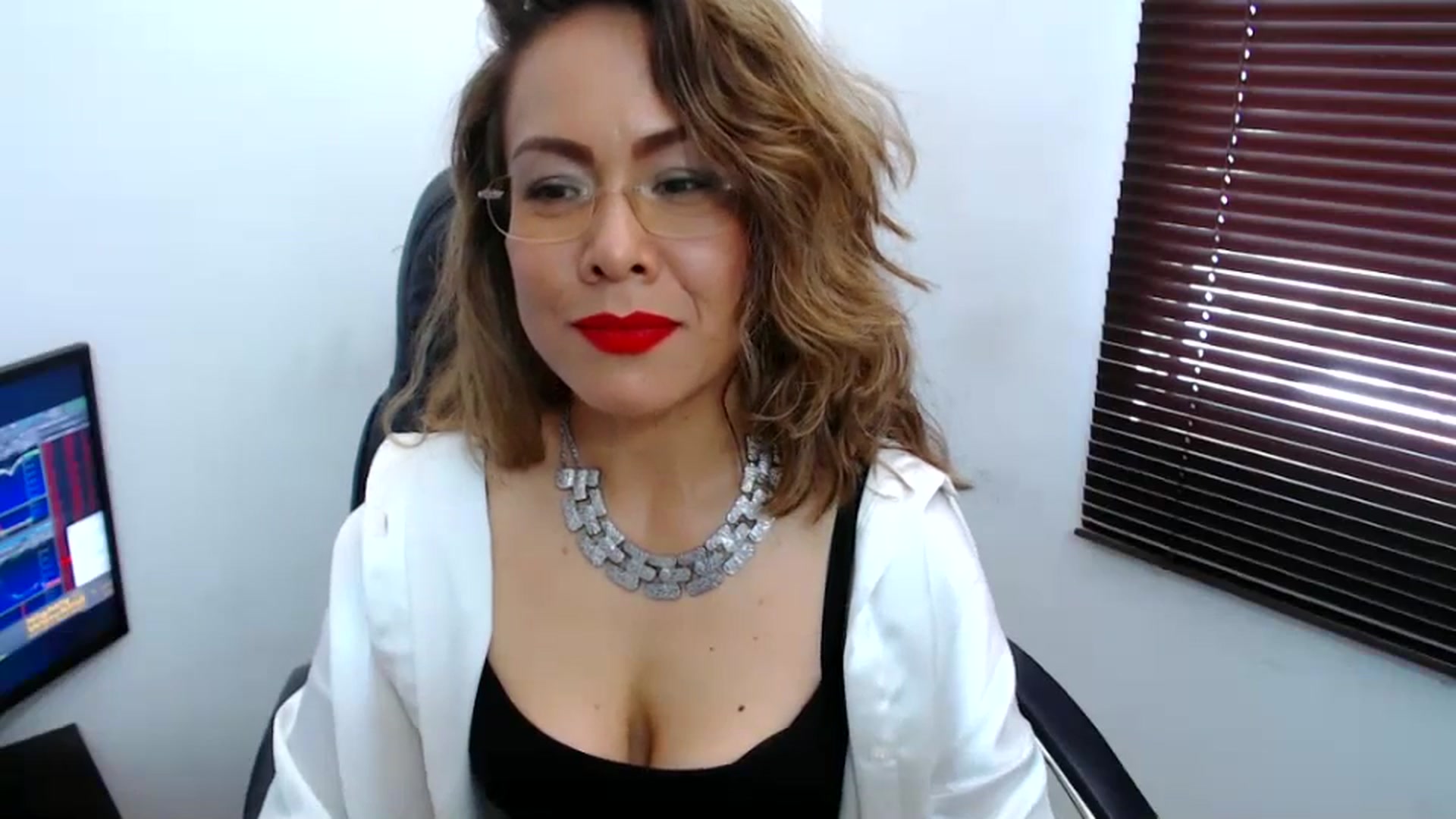 Gallery image thumbnail from office_secret's myfreecams stream on, 10/09/2023, 19:07 image 18 of 20