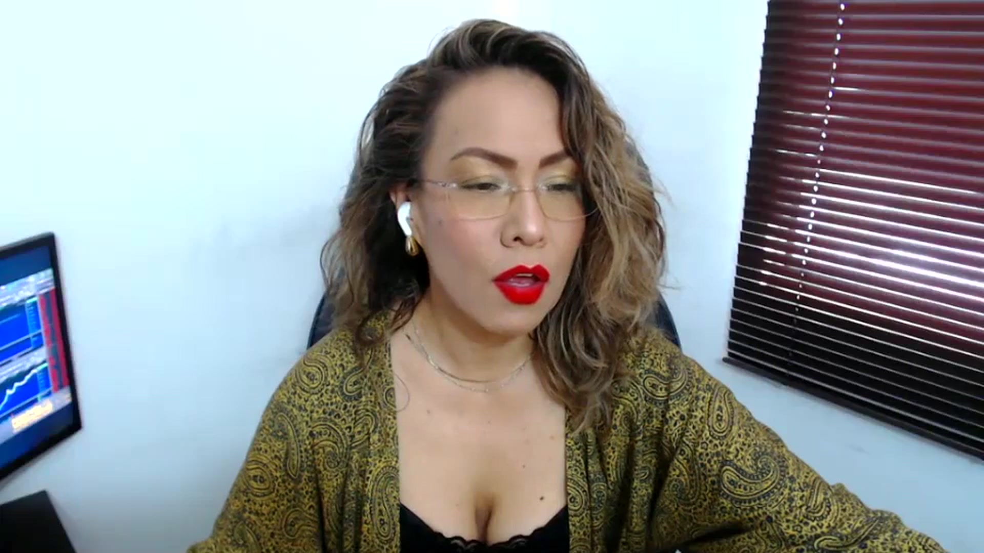 Gallery image thumbnail from office_secret's myfreecams stream on, 10/10/2023, 17:22 image 5 of 20