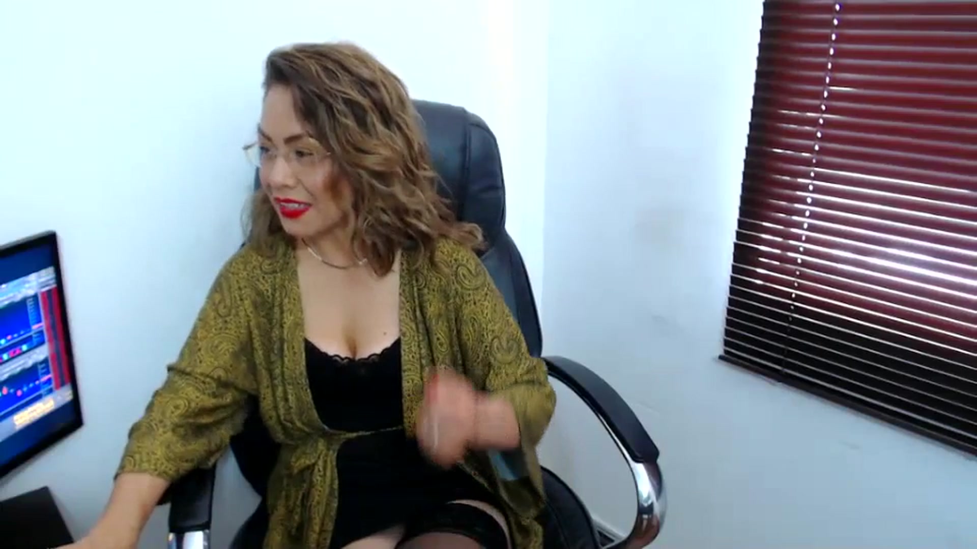 Gallery image thumbnail from office_secret's myfreecams stream on, 10/10/2023, 17:22 image 16 of 20