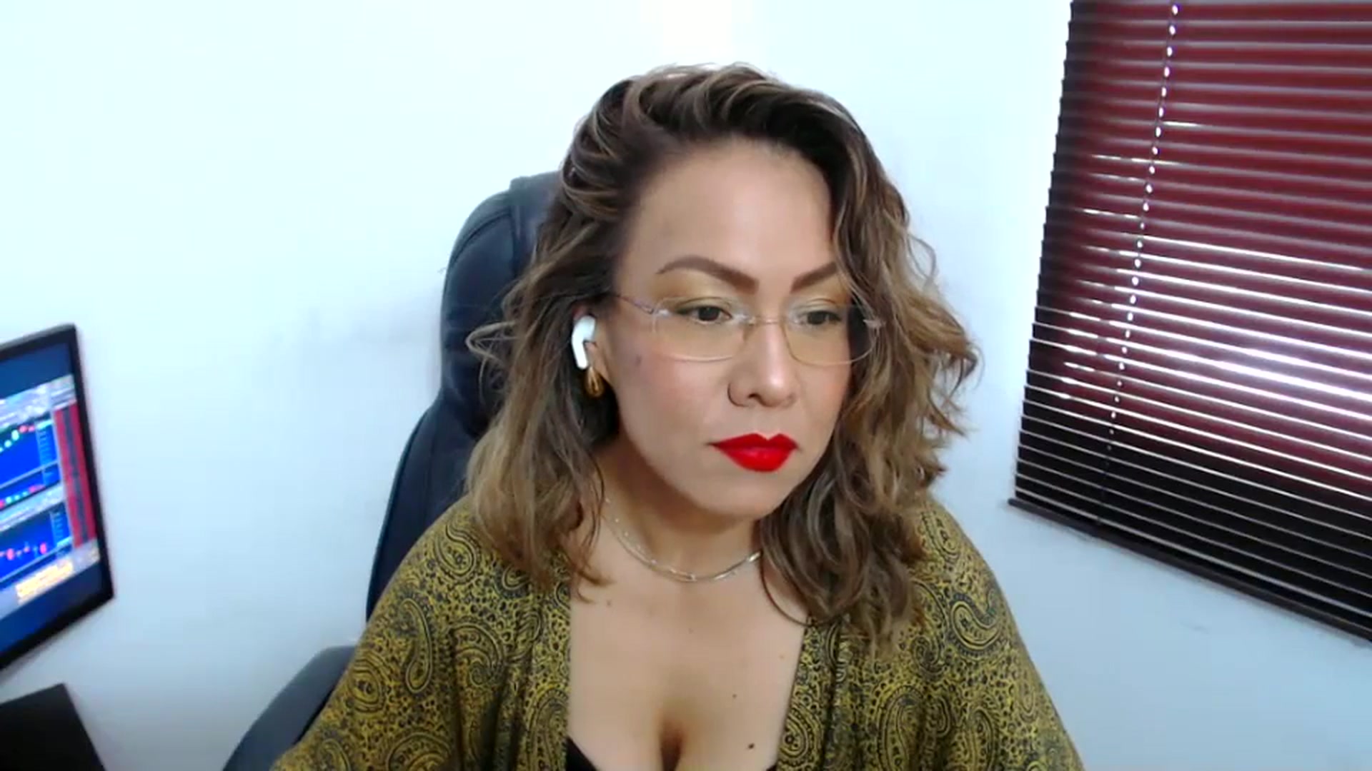 Gallery image thumbnail from office_secret's myfreecams stream on, 10/10/2023, 17:22 image 17 of 20