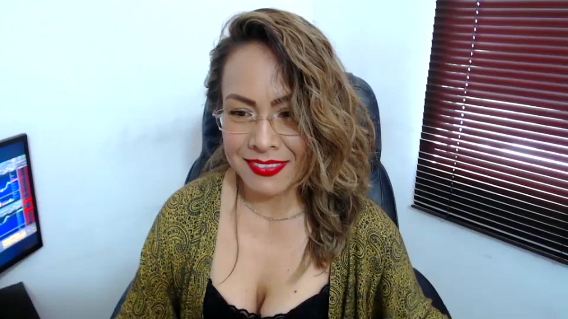 Gallery image thumbnail from office_secret's myfreecams stream on, 10/10/2023, 18:35 image 15 of 20