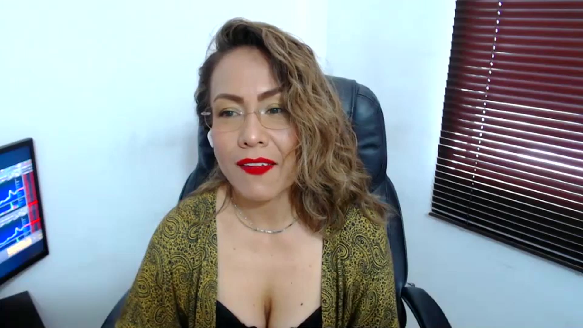 Gallery image thumbnail from office_secret's myfreecams stream on, 10/10/2023, 18:35 image 11 of 20