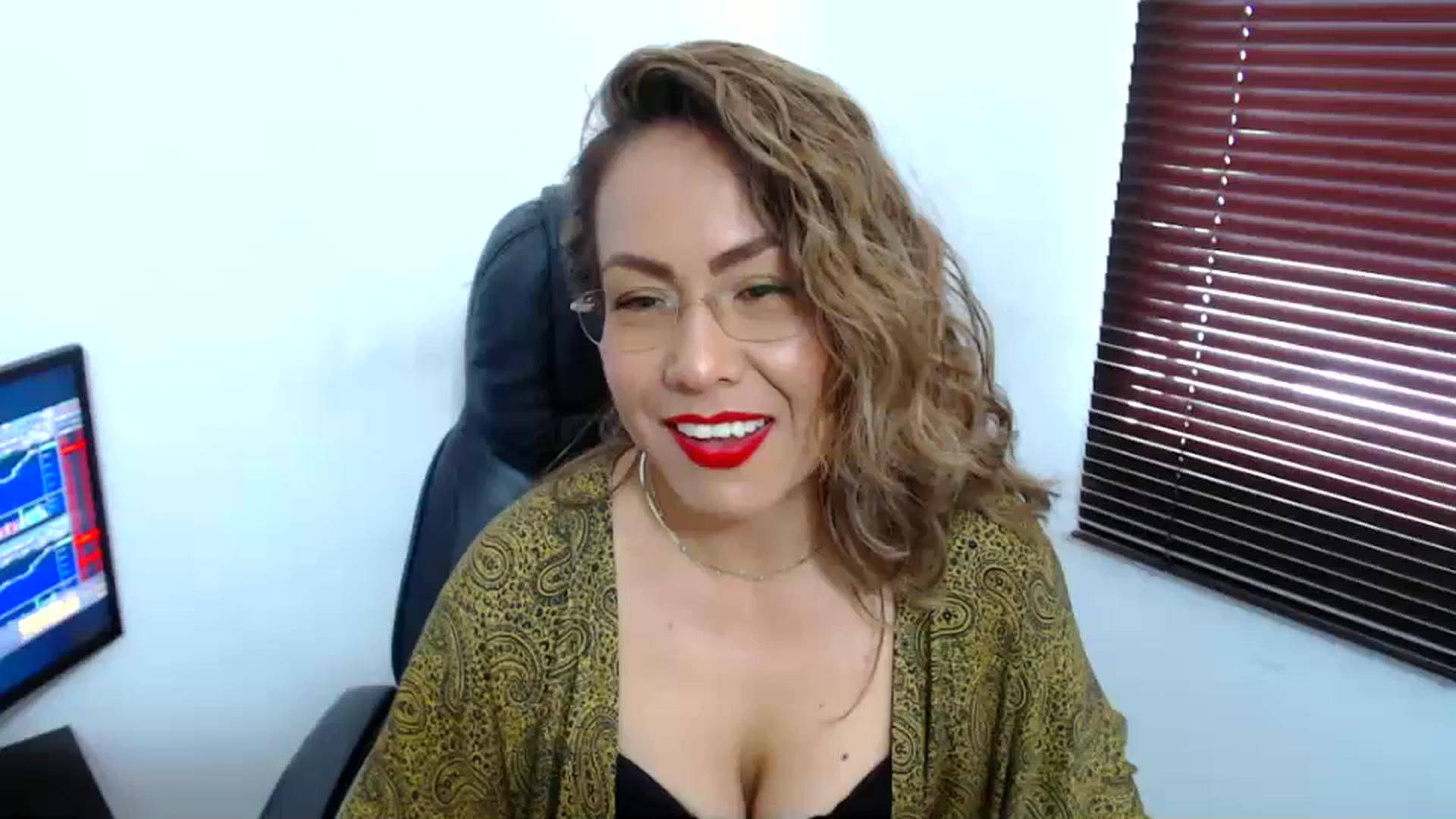 Gallery image thumbnail from office_secret's myfreecams stream on, 10/10/2023, 18:35 image 8 of 20