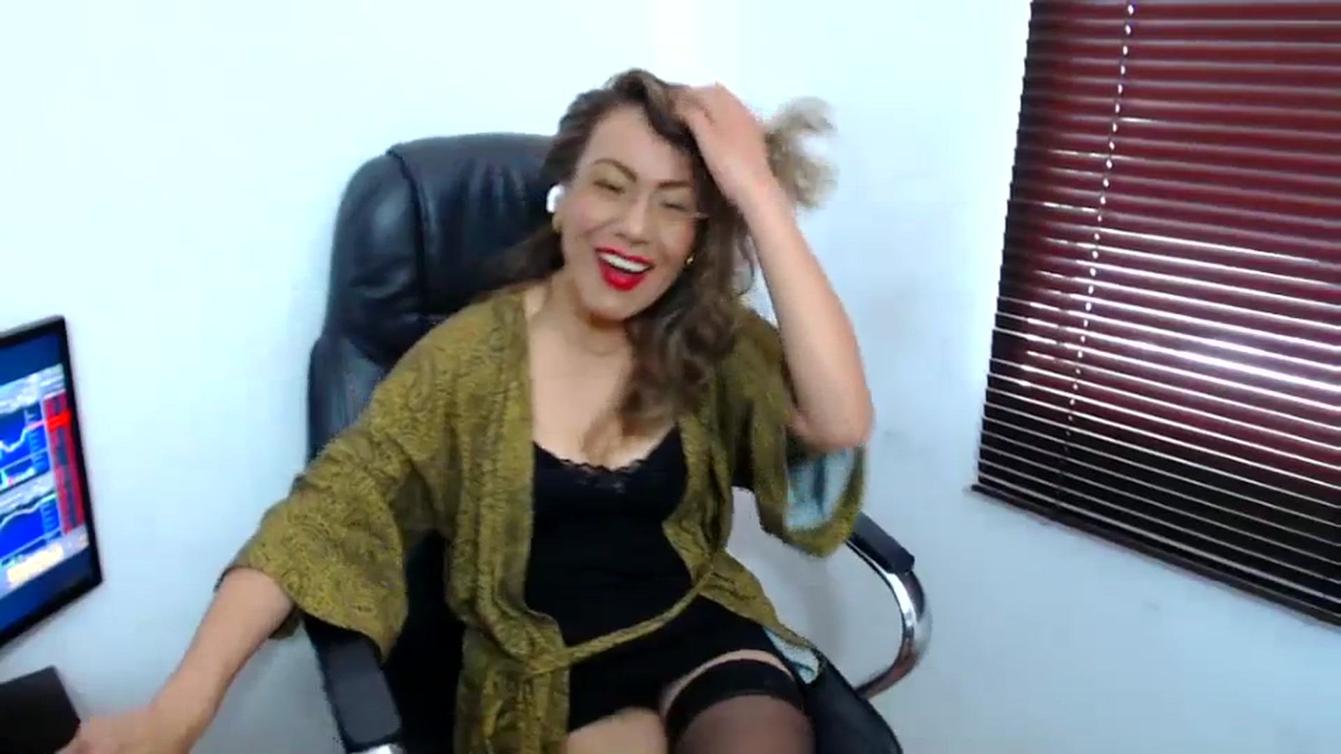 Gallery image thumbnail from office_secret's myfreecams stream on, 10/10/2023, 18:35 image 14 of 20