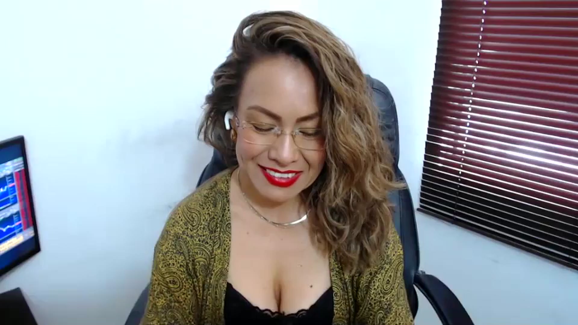 Gallery image thumbnail from office_secret's myfreecams stream on, 10/10/2023, 18:35 image 17 of 20