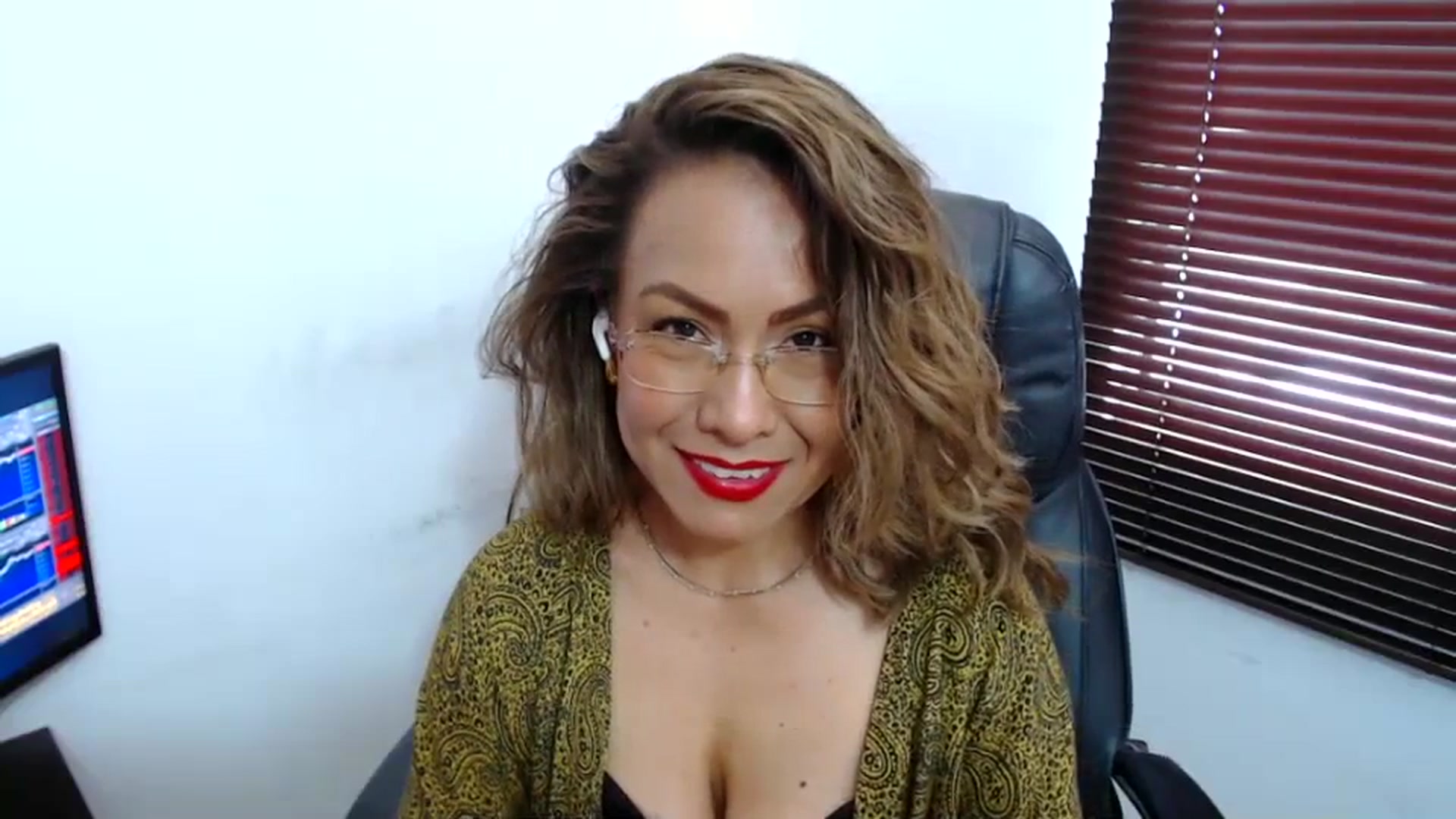 Gallery image thumbnail from office_secret's myfreecams stream on, 10/10/2023, 18:55 image 10 of 20