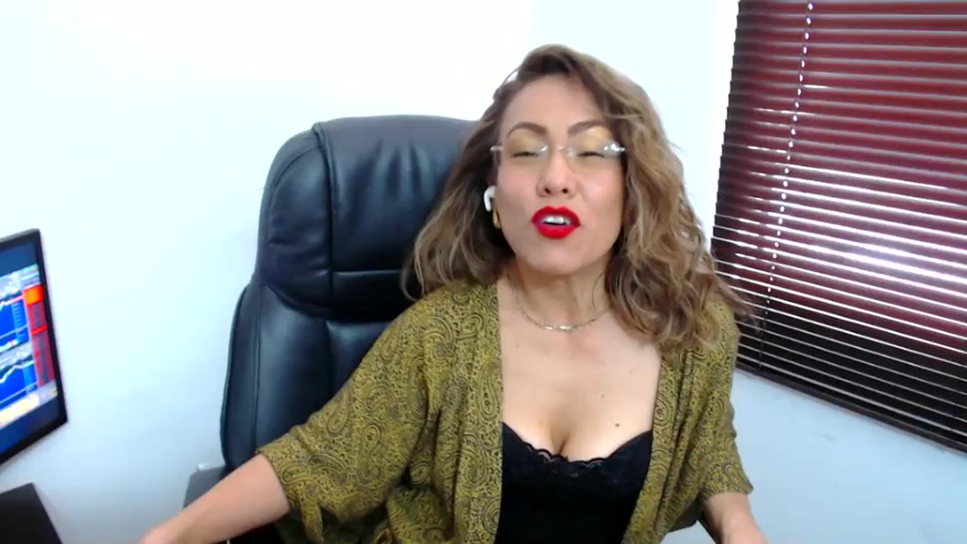 Gallery image thumbnail from office_secret's myfreecams stream on, 10/10/2023, 18:55 image 1 of 20