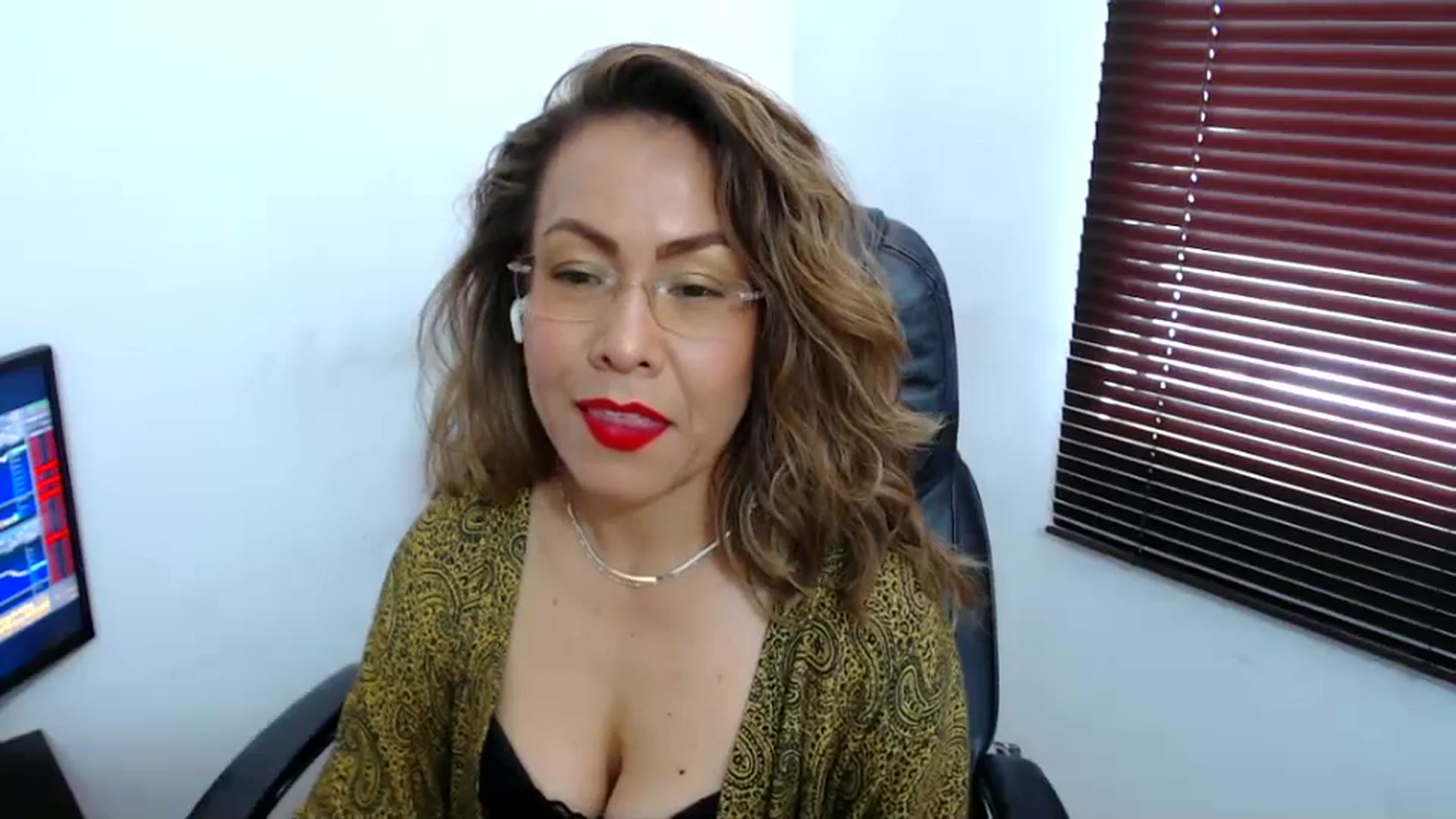 Gallery image thumbnail from office_secret's myfreecams stream on, 10/10/2023, 18:55 image 18 of 20