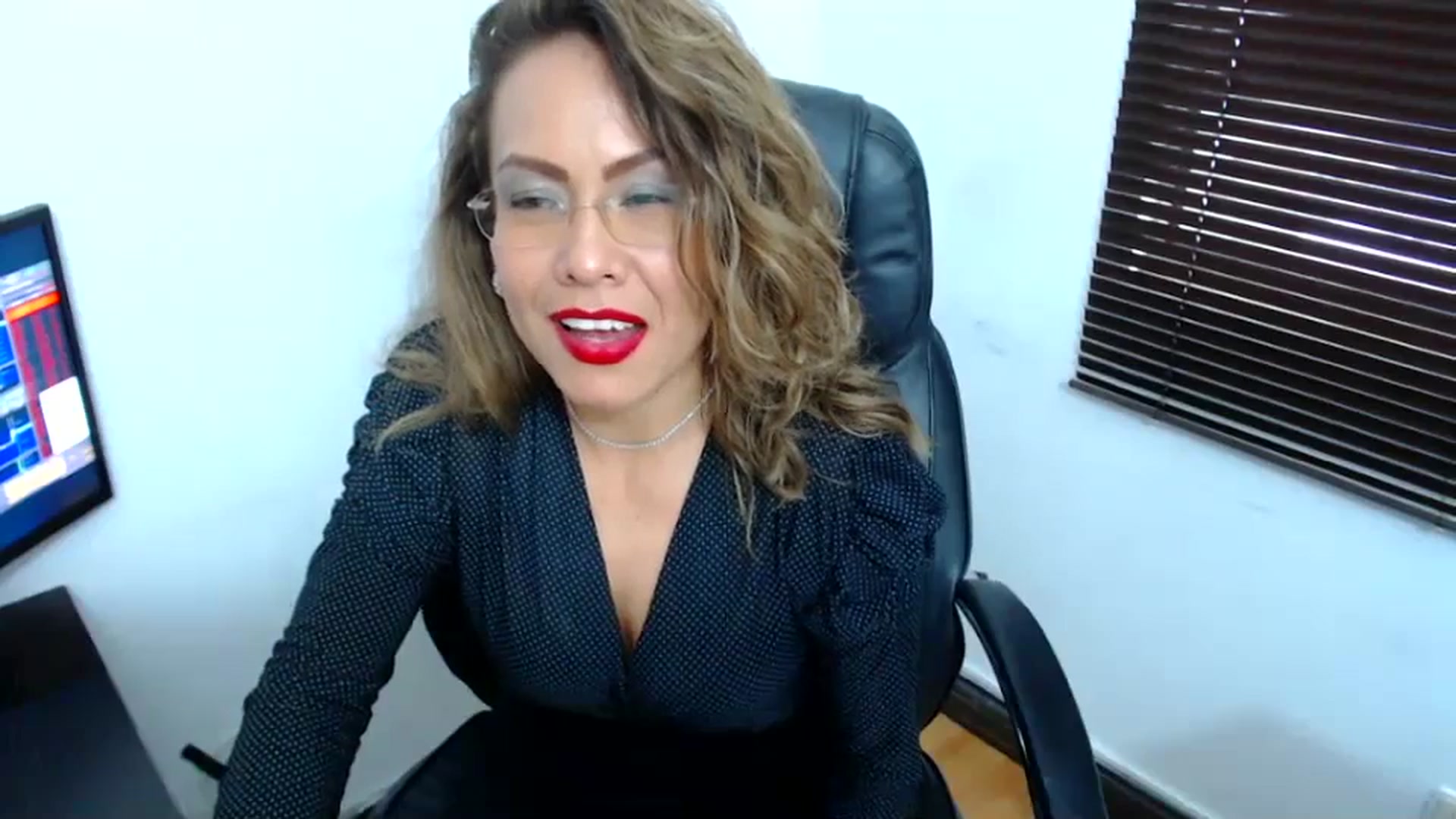 Gallery image thumbnail from office_secret's myfreecams stream on, 10/16/2023, 20:02 image 18 of 20