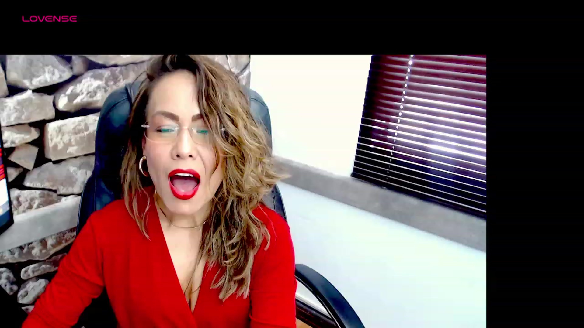 Gallery image thumbnail from office_secret's myfreecams stream on, 10/23/2023, 16:51 image 18 of 20