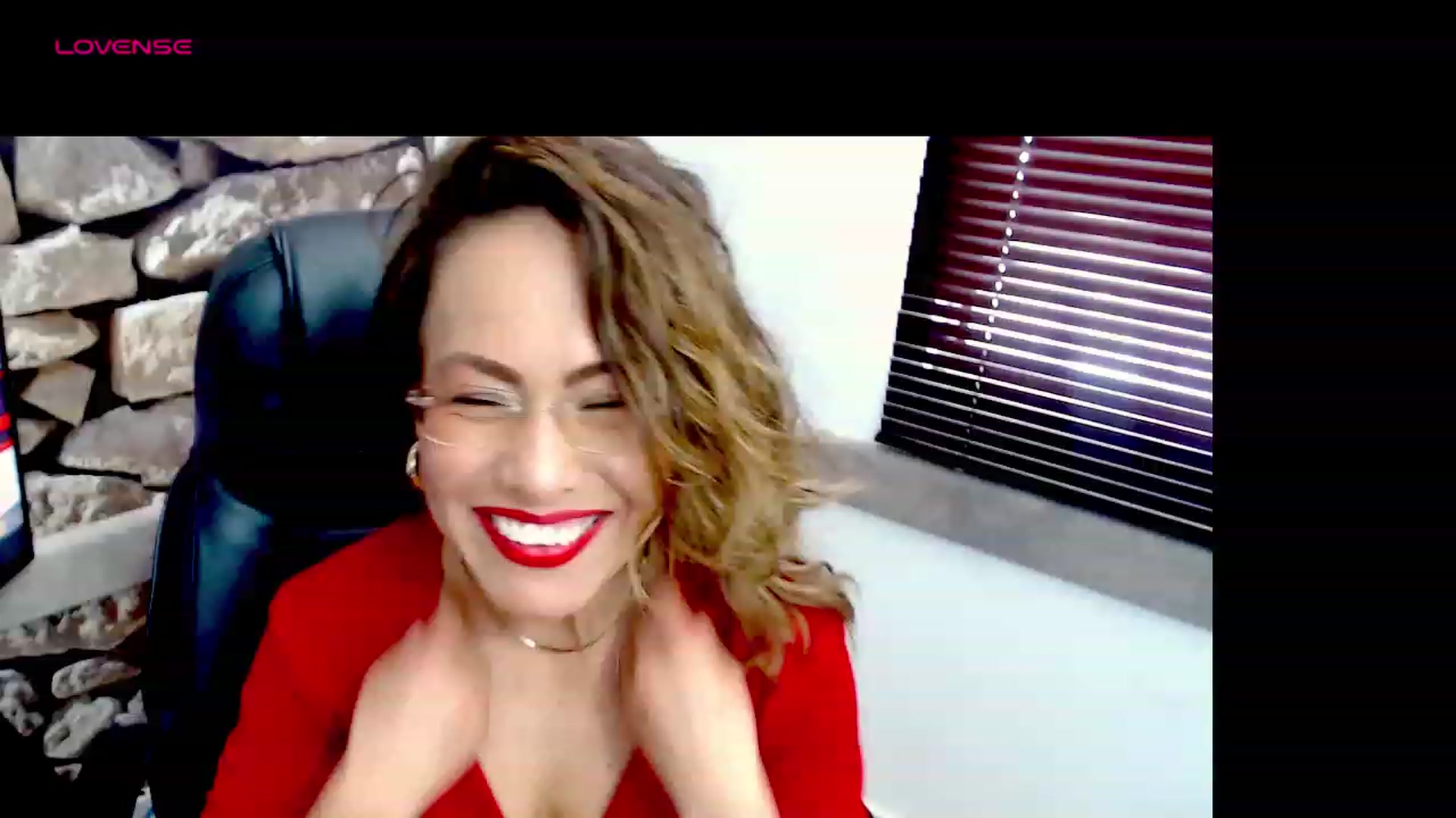 Gallery image thumbnail from office_secret's myfreecams stream on, 10/23/2023, 16:51 image 19 of 20