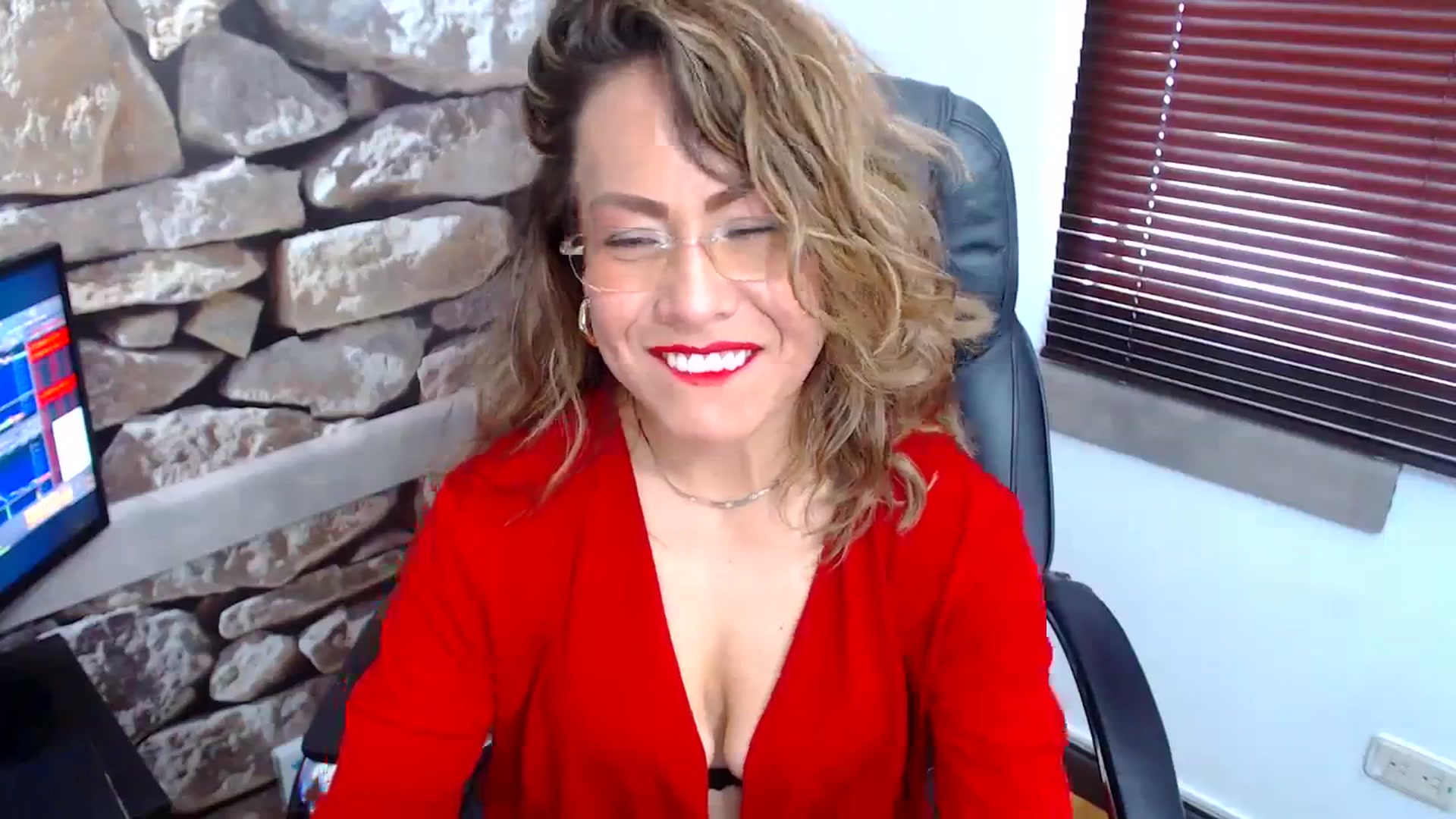 Gallery image thumbnail from office_secret's myfreecams stream on, 10/23/2023, 18:28 image 18 of 20