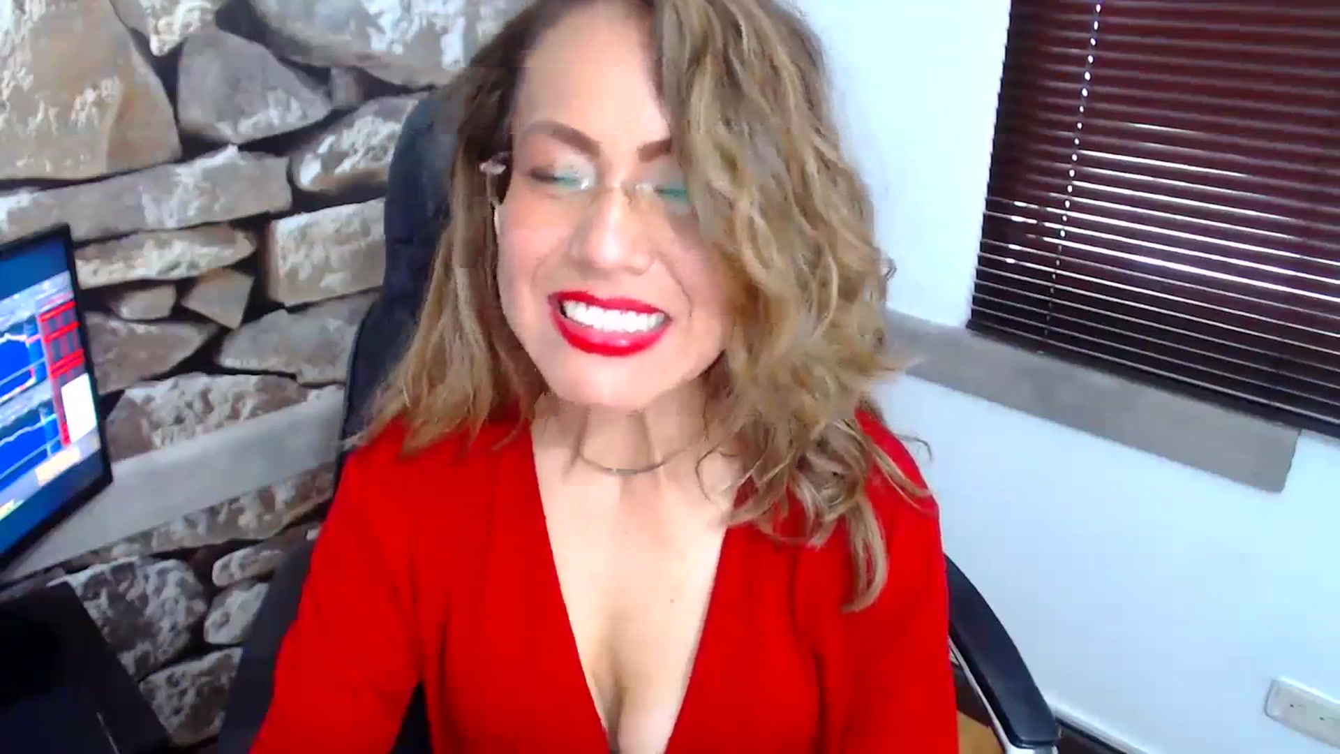 Gallery image thumbnail from office_secret's myfreecams stream on, 10/23/2023, 19:12 image 16 of 20
