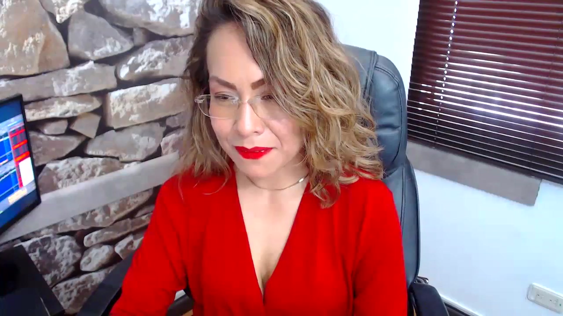 Gallery image thumbnail from office_secret's myfreecams stream on, 10/23/2023, 19:12 image 10 of 20