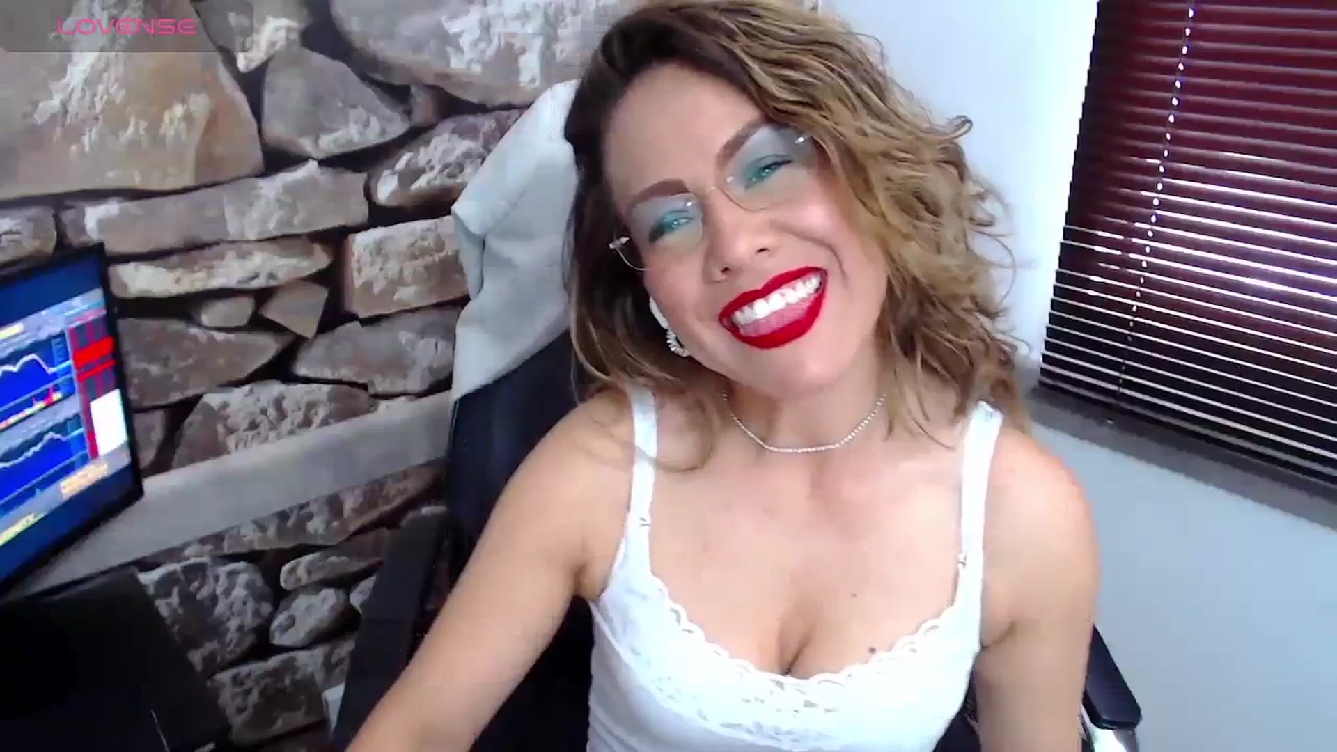 Gallery image thumbnail from office_secret's myfreecams stream on, 10/24/2023, 17:08 image 16 of 20