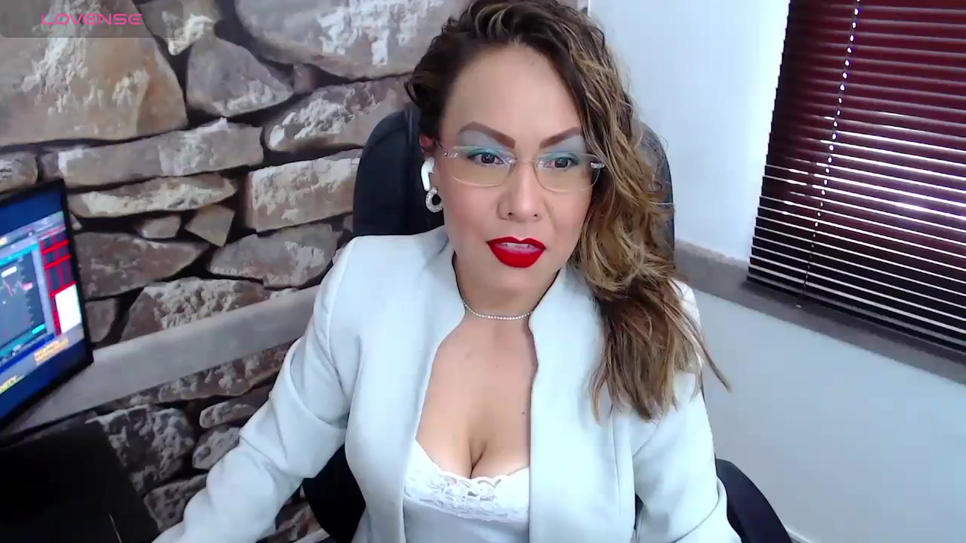Gallery image thumbnail from office_secret's myfreecams stream on, 10/24/2023, 17:08 image 1 of 20