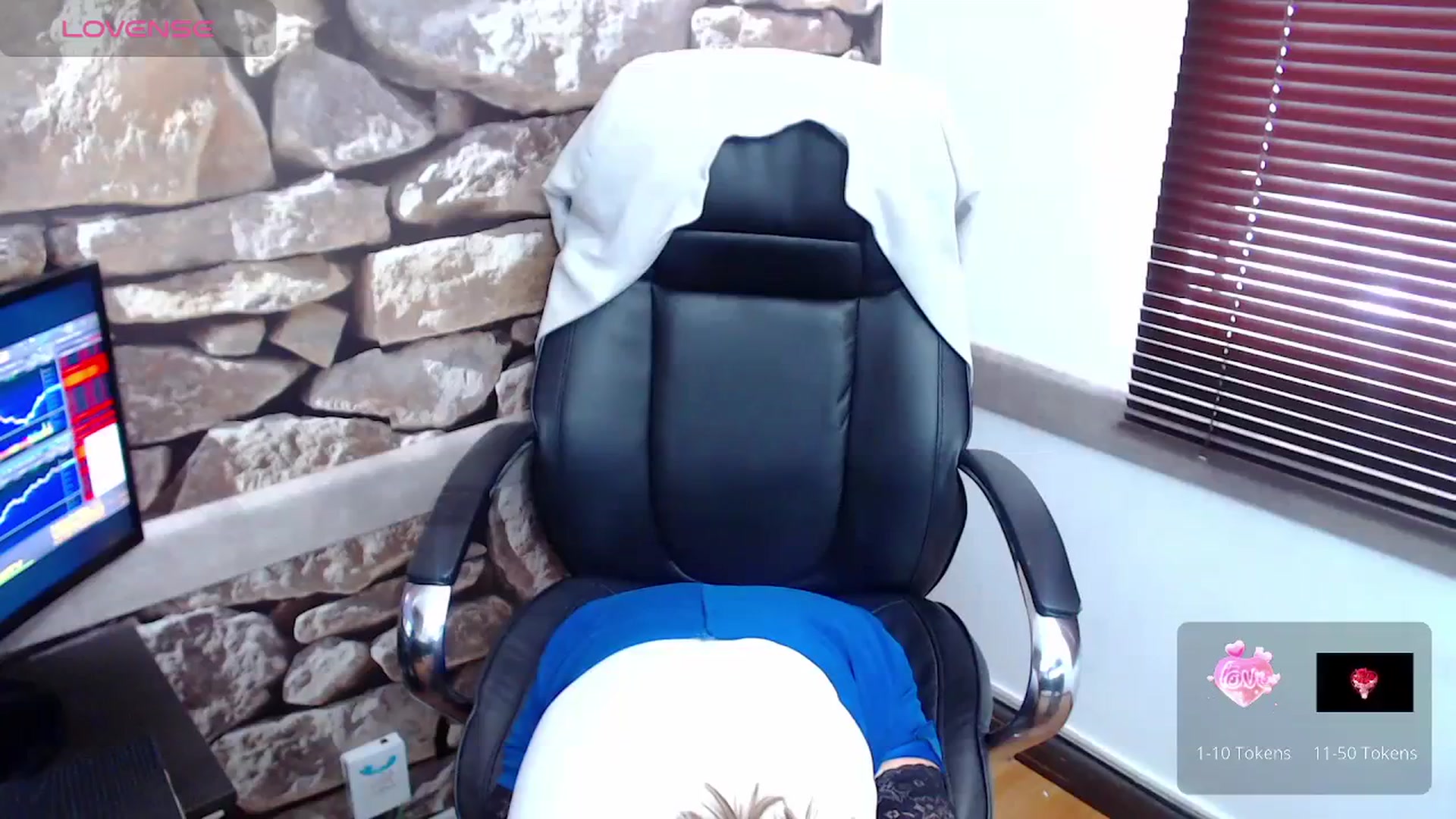 Gallery image thumbnail from office_secret's myfreecams stream on, 10/24/2023, 17:50 image 17 of 20