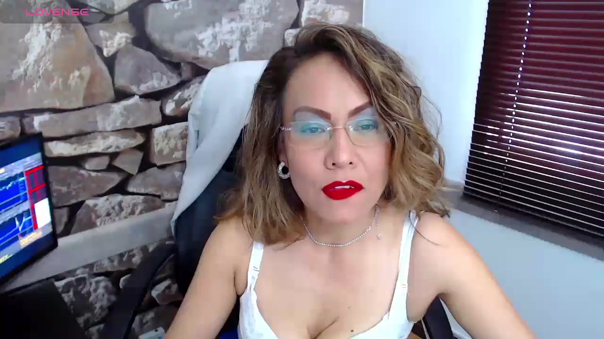 Gallery image thumbnail from office_secret's myfreecams stream on, 10/24/2023, 18:52 image 16 of 20